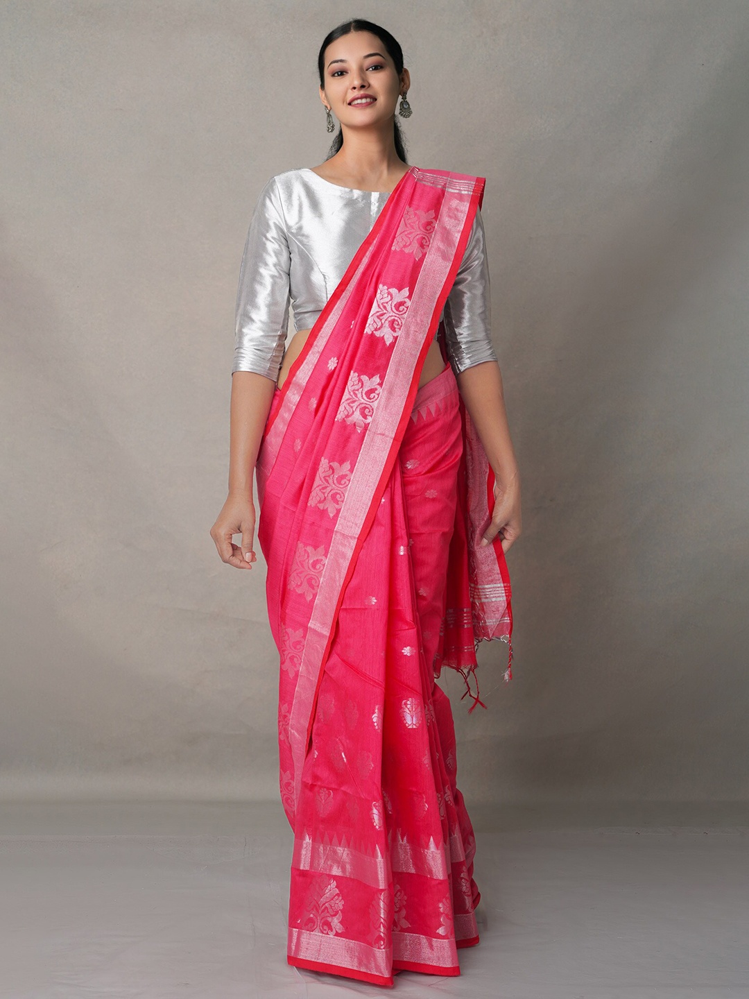 Unnati Silks Women Red & Silver-Toned Woven Design Zari Silk Cotton Dhaka Jamdani Saree
Unnati Silks Women Red & Silver-Toned Woven Design Zari Silk Cotton Dhaka Jamdani Saree