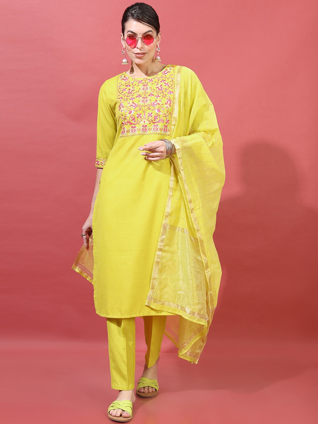 Vishudh Women Lime Green Floral Yoke Design Thread Work Kurta with Trousers & With Dupatta
Vishudh Women Lime Green Floral Yoke Design Thread Work Kurta with Trousers & With Dupatta