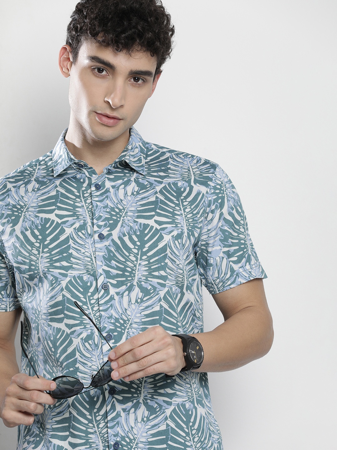 The Indian Garage Co Men Regular Fit Tropical Printed Cotton Resortwear Shirt, White
The Indian Garage Co Men Regular Fit Tropical Printed Cotton Resortwear Shirt, White
