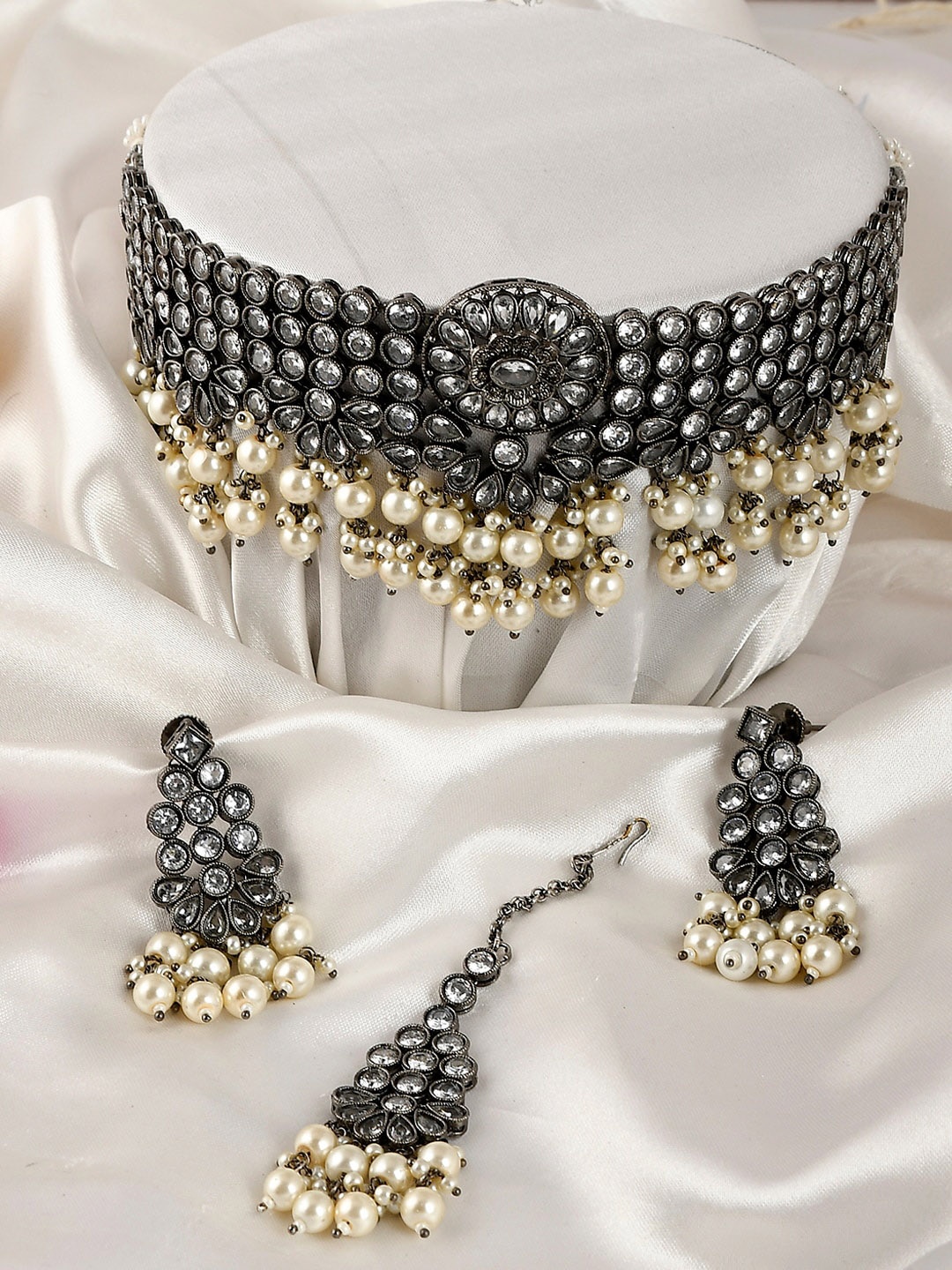 AQUASTREET JEWELS Rhodium-Plated White AD & Pearl Studded Handcrafted Choker Jewellery Set, Silver
AQUASTREET JEWELS Rhodium-Plated White AD & Pearl Studded Handcrafted Choker Jewellery Set, Silver