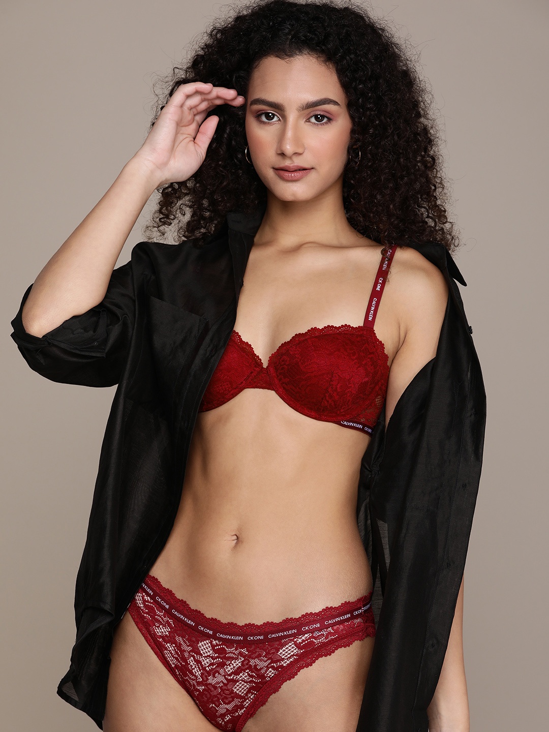Calvin Klein Underwear Maroon Lace Detail Underwired Lightly Padded Bra QF6201XKG
Calvin Klein Underwear Maroon Lace Detail Underwired Lightly Padded Bra QF6201XKG