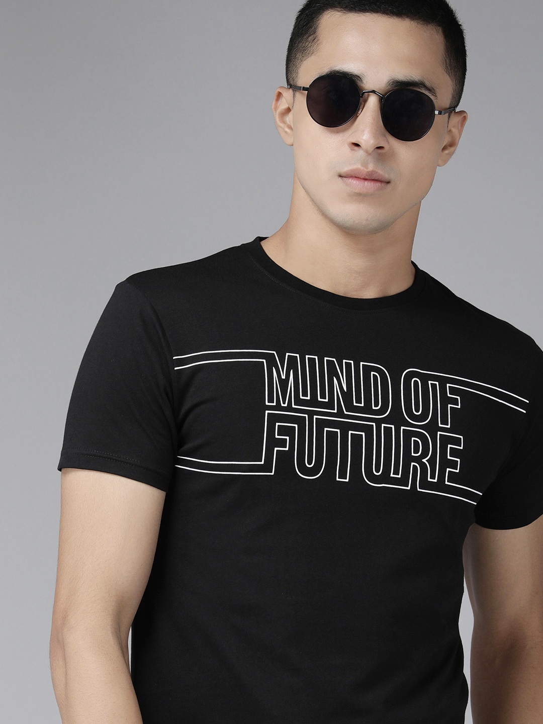 BEAT LONDON by PEPE JEANS Men Black & White Typography Printed Pure Cotton Slim Fit T-shirt
BEAT LONDON by PEPE JEANS Men Black & White Typography Printed Pure Cotton Slim Fit T-shirt