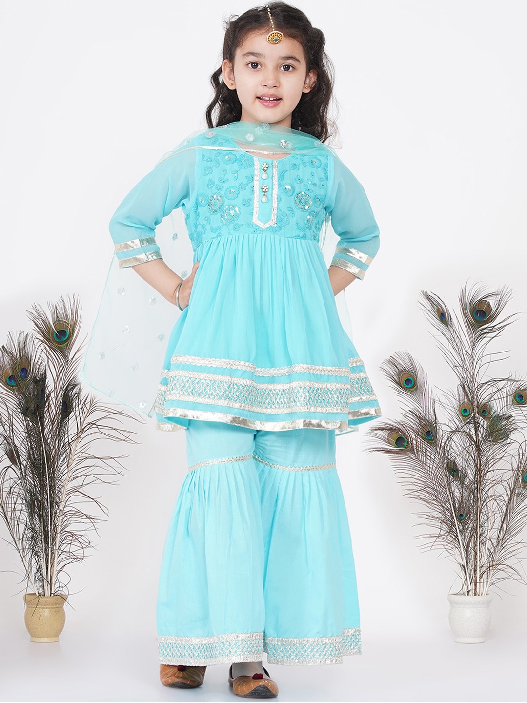 Little Bansi Girls Blue Ethnic Motifs Printed Pure Cotton Kurti With Sharara & Dupatta
Little Bansi Girls Blue Ethnic Motifs Printed Pure Cotton Kurti With Sharara & Dupatta
