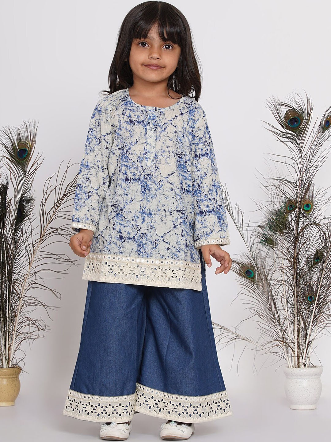 Little Bansi Girls Blue Ethnic Motifs Printed Pleated Pure Cotton Kurta with Skirt & With Dupatta
Little Bansi Girls Blue Ethnic Motifs Printed Pleated Pure Cotton Kurta with Skirt & With Dupatta