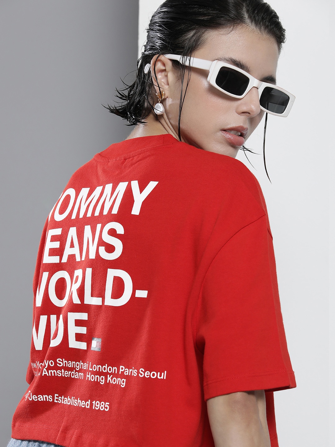 Tommy Hilfiger Women Red & White Typography Printed Drop-Shoulder Sleeves Pure Cotton T-shirt
Tommy Hilfiger Women Red & White Typography Printed Drop-Shoulder Sleeves Pure Cotton T-shirt