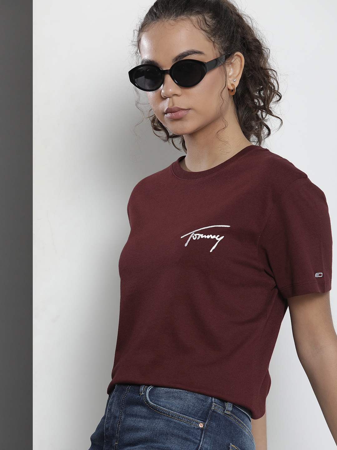 Tommy Hilfiger Women Maroon Brand Logo Embroidered Recycled Cotton Relaxed Fit T-shirt
Tommy Hilfiger Women Maroon Brand Logo Embroidered Recycled Cotton Relaxed Fit T-shirt