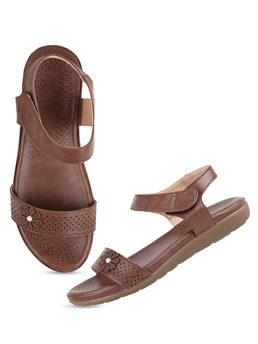 THE WHITE POLE Women Brown Flats