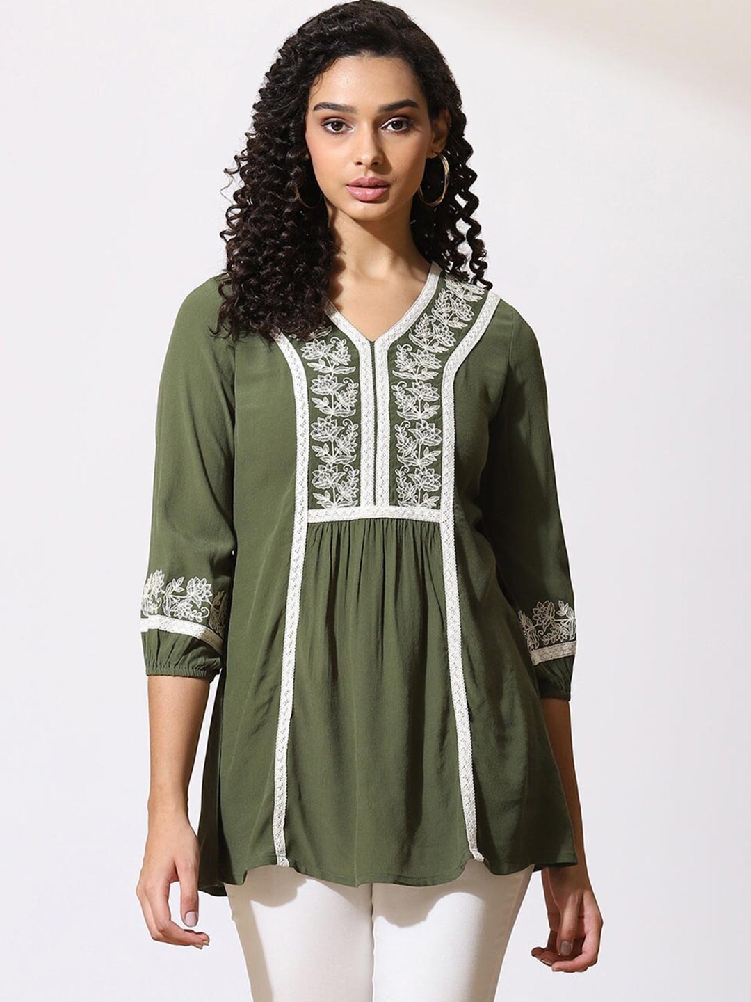Lakshita Women Green Floral Embroidered V-Neck Thread Work Thread Work Panelled Kurti
Lakshita Women Green Floral Embroidered V-Neck Thread Work Thread Work Panelled Kurti