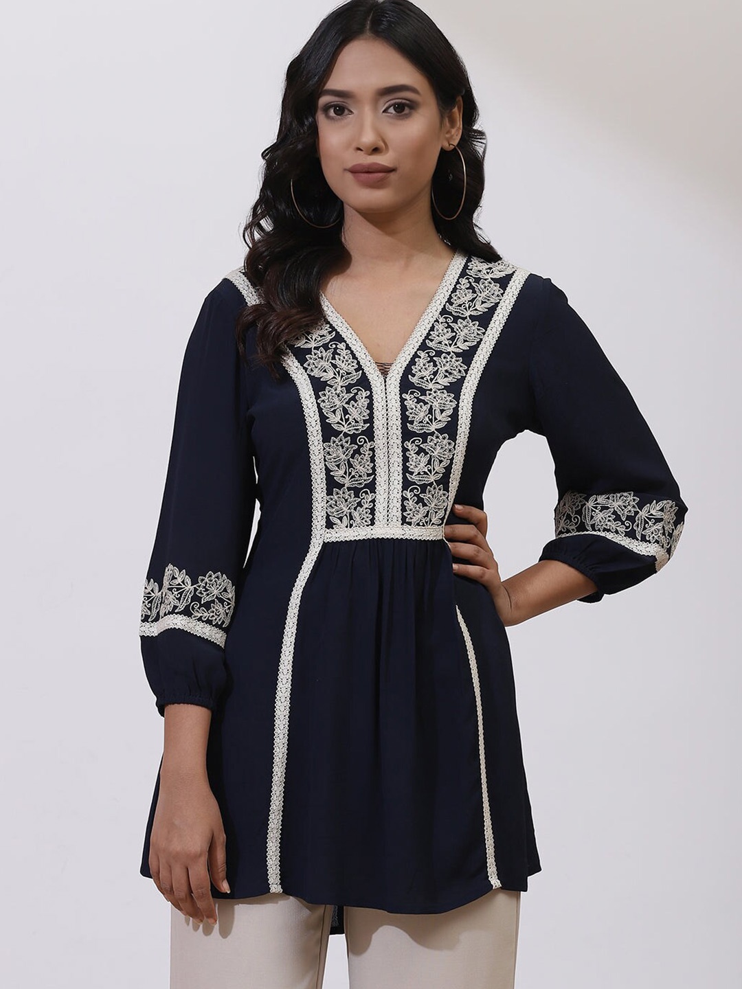 Lakshita Navy Blue & White Floral Embroidered Thread Work Thread Work Panelled Kurti
Lakshita Navy Blue & White Floral Embroidered Thread Work Thread Work Panelled Kurti