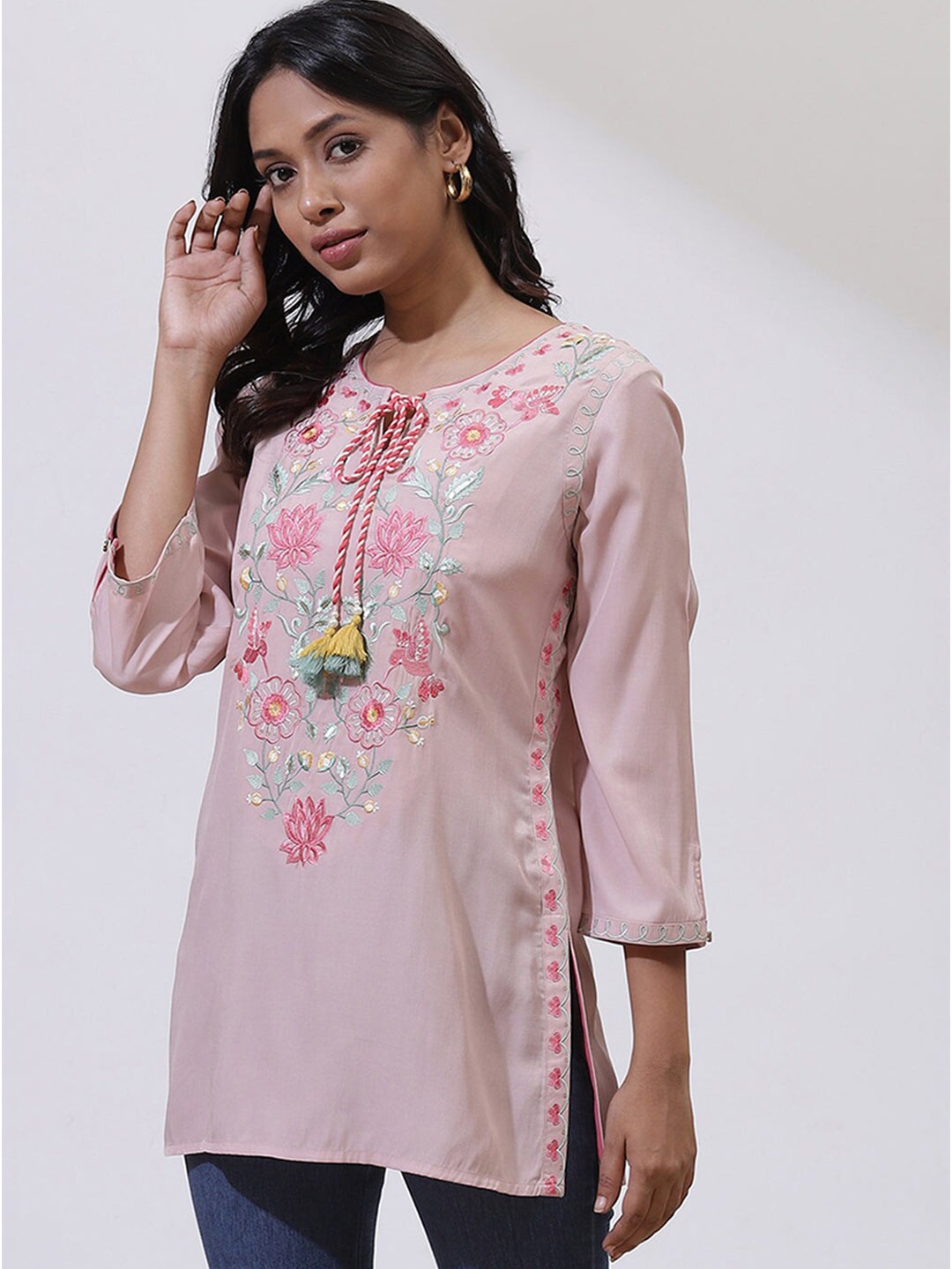 Lakshita Mauve Floral Embroidered Thread Work Pure Cotton Thread Work Kurti
Lakshita Mauve Floral Embroidered Thread Work Pure Cotton Thread Work Kurti
