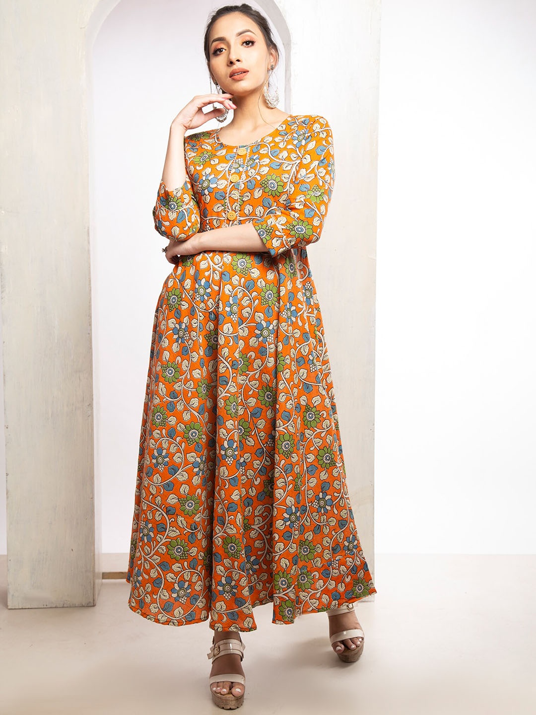 Unnati Silks Women Orange & vermillion orange Floral Printed Thread Work Floral Handloom Anarkali Kurta
Unnati Silks Women Orange & vermillion orange Floral Printed Thread Work Floral Handloom Anarkali Kurta