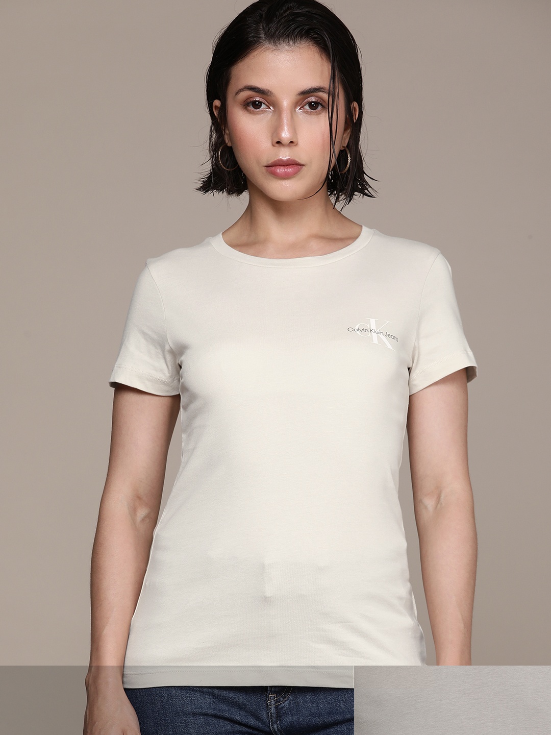 Calvin Klein Jeans Women Pack of 2 Brand Logo Printed Pure Cotton Slim Fit T-shirt, Beige
Calvin Klein Jeans Women Pack of 2 Brand Logo Printed Pure Cotton Slim Fit T-shirt, Beige