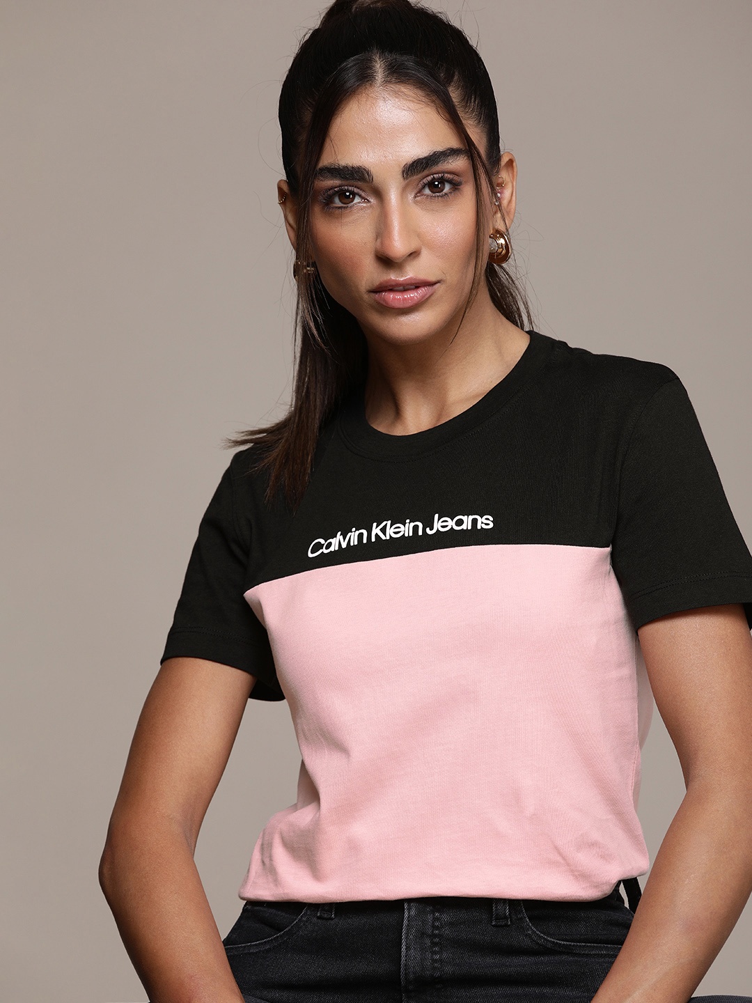 Calvin Klein Jeans Women Pink & Black Brand Logo Colourblocked Pure Cotton T-shirt
Calvin Klein Jeans Women Pink & Black Brand Logo Colourblocked Pure Cotton T-shirt