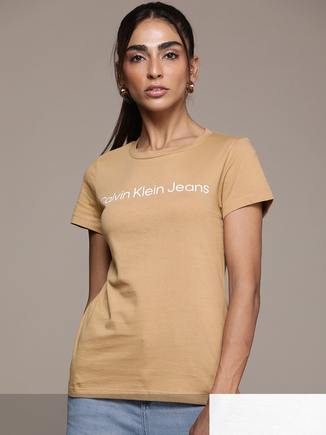 Calvin Klein Jeans Pack of 2 Women Multicoloured Typography Printed Slim Fit T-shirt, Multi
Calvin Klein Jeans Pack of 2 Women Multicoloured Typography Printed Slim Fit T-shirt, Multi