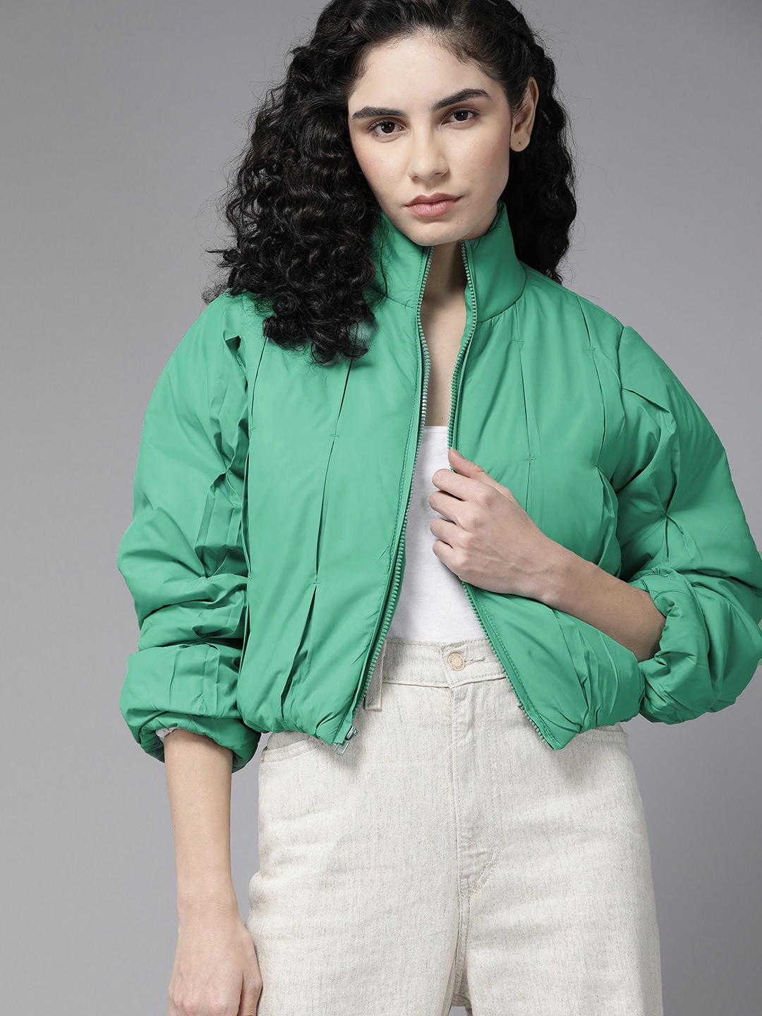 The Roadster Lifestyle Co. Women Green Solid Pleated Bar-Tack Detail Crop Puffer Jacket
The Roadster Lifestyle Co. Women Green Solid Pleated Bar-Tack Detail Crop Puffer Jacket