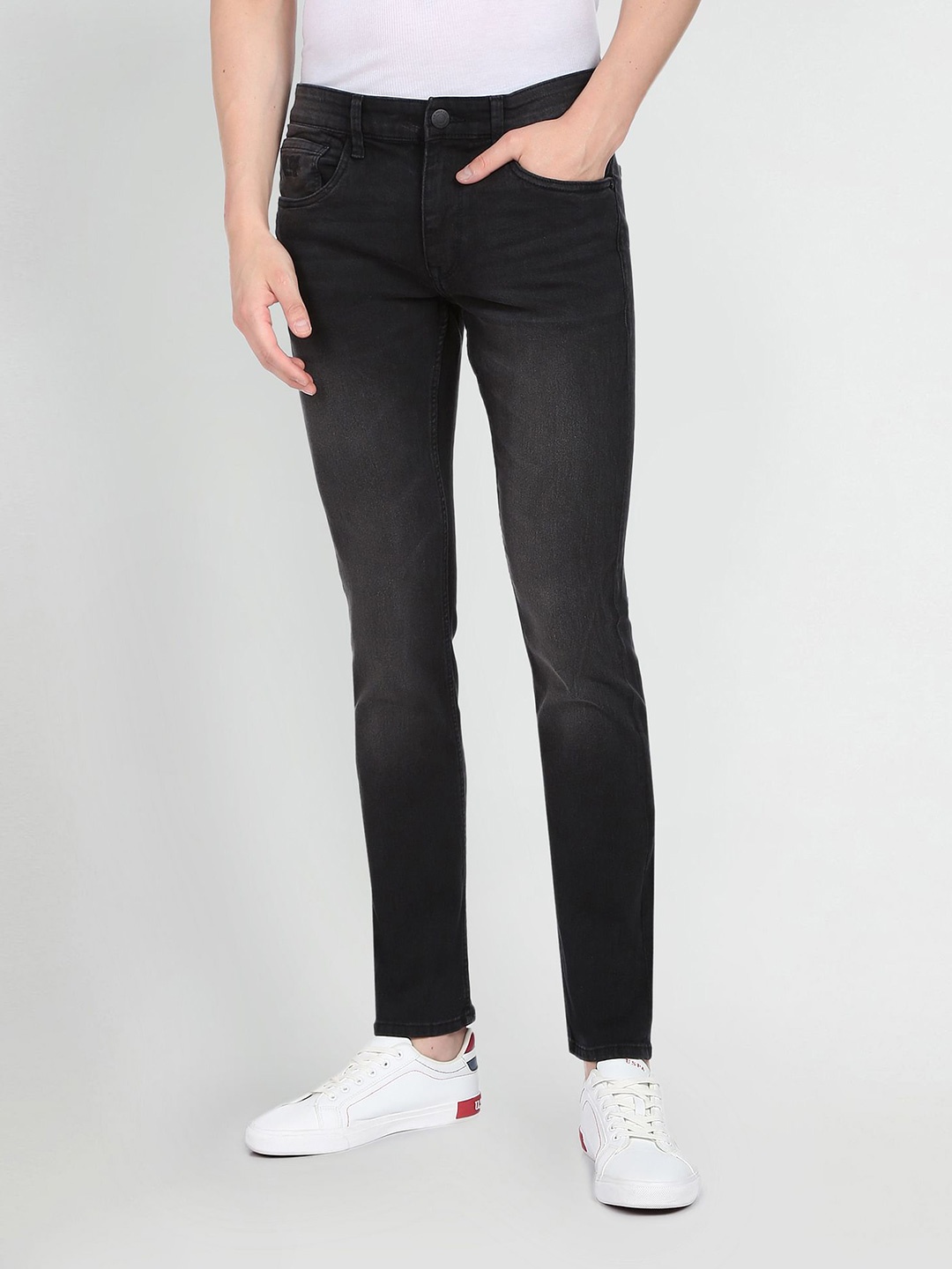 U.S. Polo Assn. Denim Co. Men Black Brandon Slim Tapered Fit Light Fade Stretchable Jeans
U.S. Polo Assn. Denim Co. Men Black Brandon Slim Tapered Fit Light Fade Stretchable Jeans