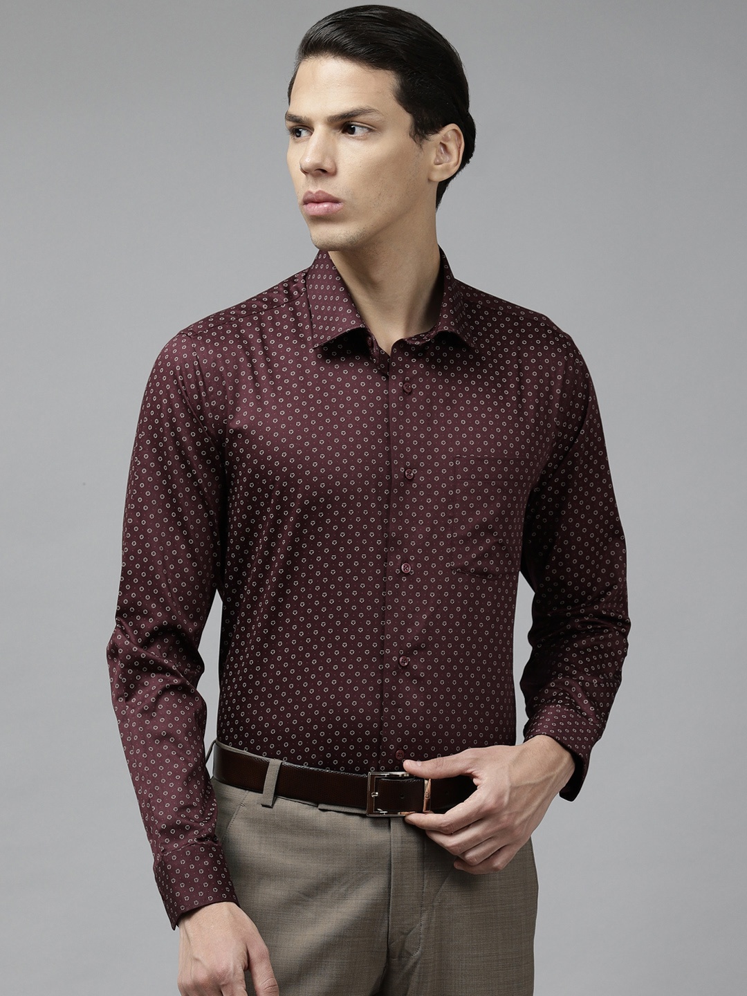 Blackberrys Men Burgundy & Off-White Pure Cotton Slim Fit Ditsy Print Formal Shirt
Blackberrys Men Burgundy & Off-White Pure Cotton Slim Fit Ditsy Print Formal Shirt