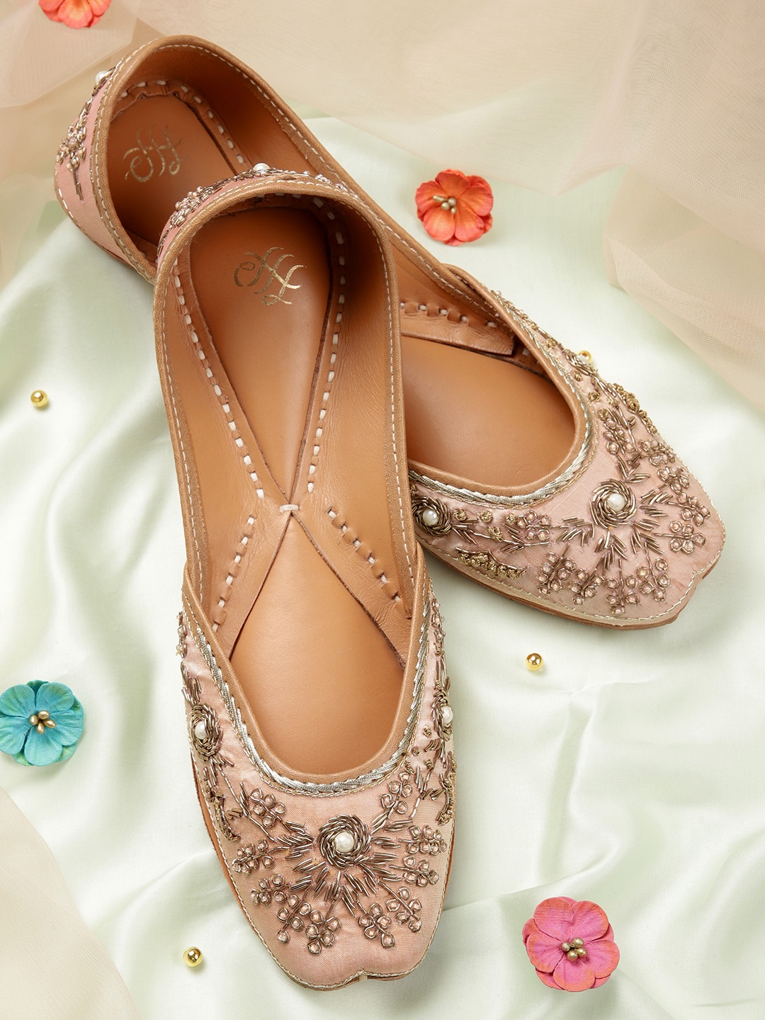 House of Pataudi Women Artificial Stones & Thread Work Embellished Ethnic Mojaris, Peach
House of Pataudi Women Artificial Stones & Thread Work Embellished Ethnic Mojaris, Peach