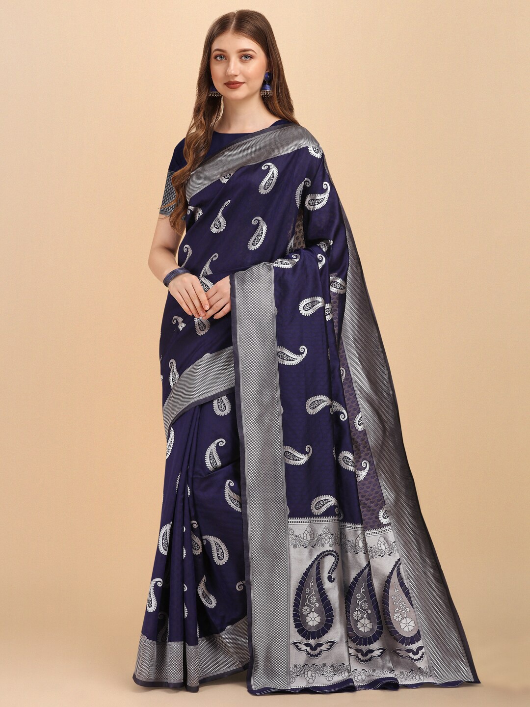 ZIKARAA Navy Blue & Silver-Toned Paisley Woven Design Zari Pure Silk Kanjeevaram Saree
ZIKARAA Navy Blue & Silver-Toned Paisley Woven Design Zari Pure Silk Kanjeevaram Saree