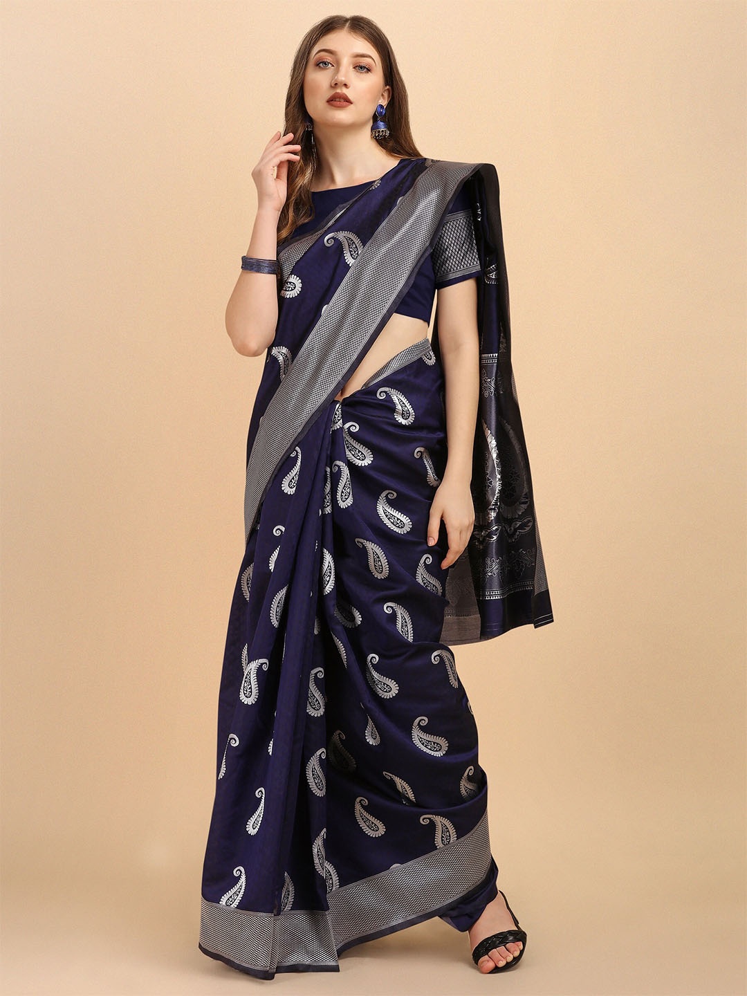 Fashion Booms Navy Blue & Silver-Toned Woven Design Zari Pure Silk Kanjeevaram Saree
Fashion Booms Navy Blue & Silver-Toned Woven Design Zari Pure Silk Kanjeevaram Saree