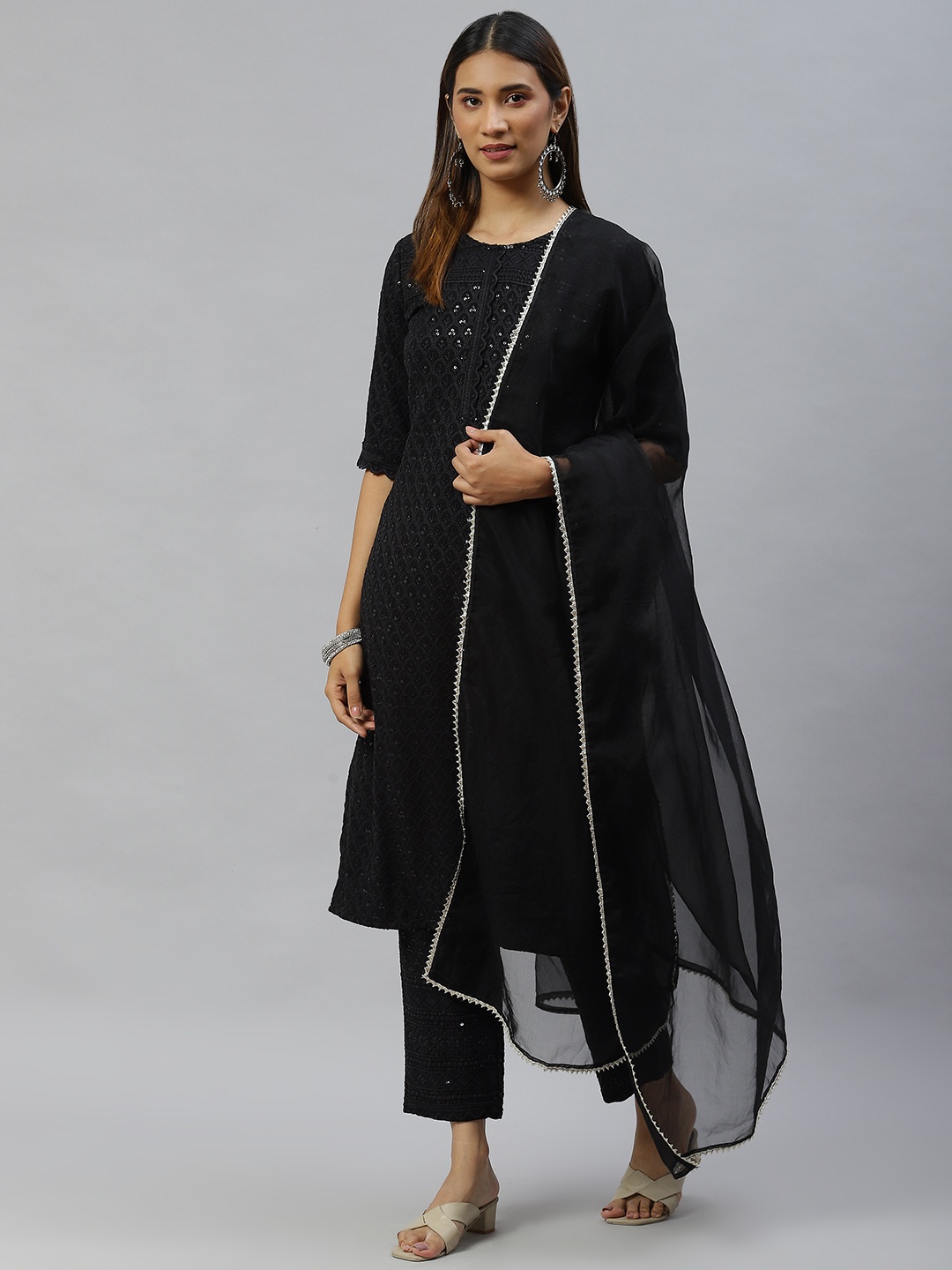 Hatheli Women Black Ethnic Motifs Embroidered Sequinned Kurta with Trousers & With Dupatta
Hatheli Women Black Ethnic Motifs Embroidered Sequinned Kurta with Trousers & With Dupatta