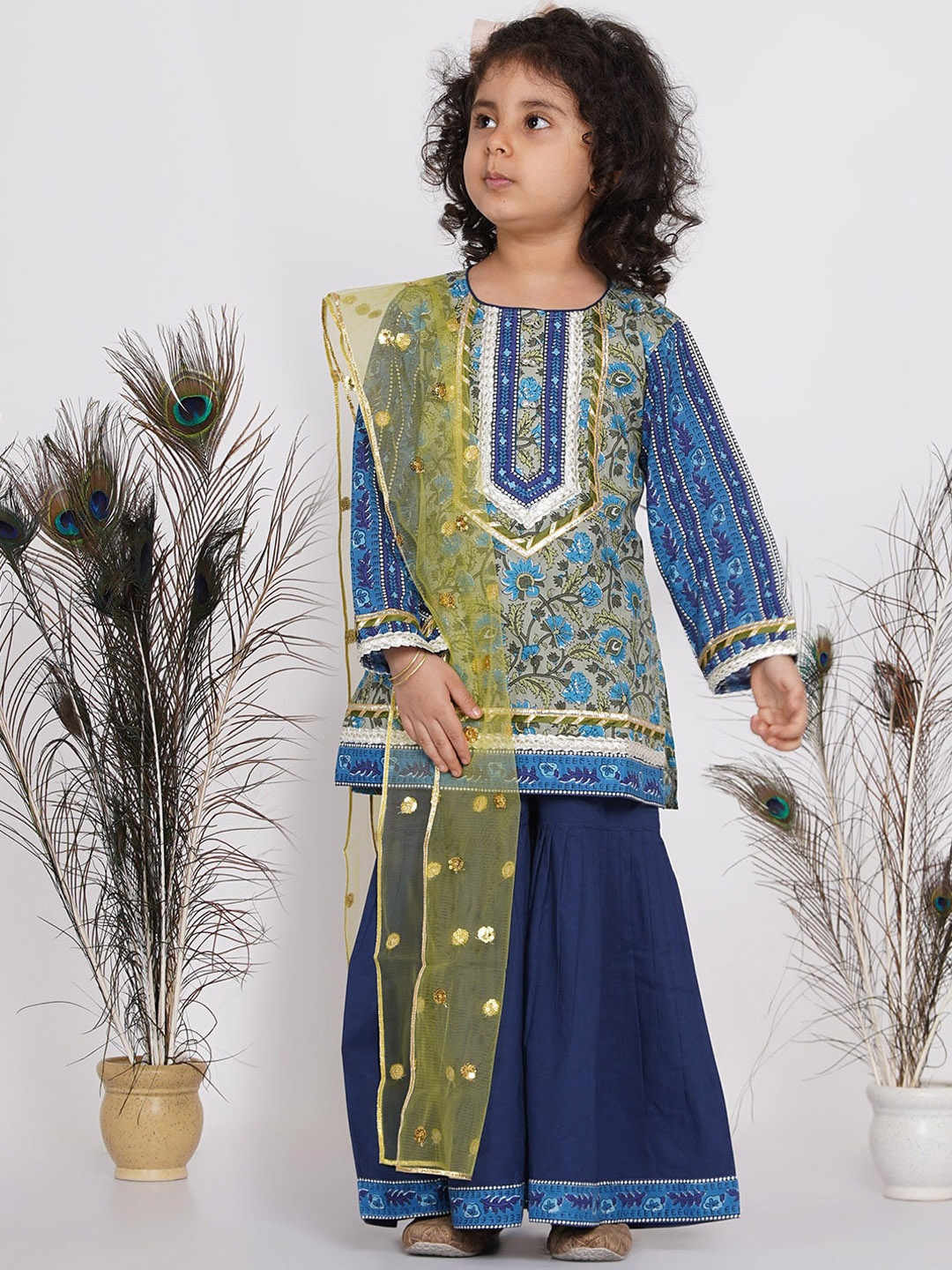 Little Bansi Girls Blue Floral Printed Pure Cotton Kurta with Sharara & With Dupatta
Little Bansi Girls Blue Floral Printed Pure Cotton Kurta with Sharara & With Dupatta