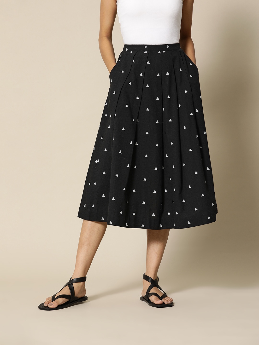 BOWER Women Black & White Dobby Premium Cotton Elasticated Pleated Skirt with Pockets
BOWER Women Black & White Dobby Premium Cotton Elasticated Pleated Skirt with Pockets