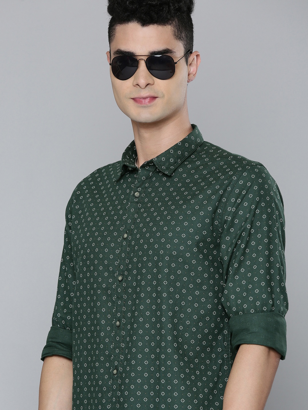 Flying Machine Men Green Slim Fit Ethnic Motifs Opaque Printed Pure Cotton Casual Shirt
Flying Machine Men Green Slim Fit Ethnic Motifs Opaque Printed Pure Cotton Casual Shirt