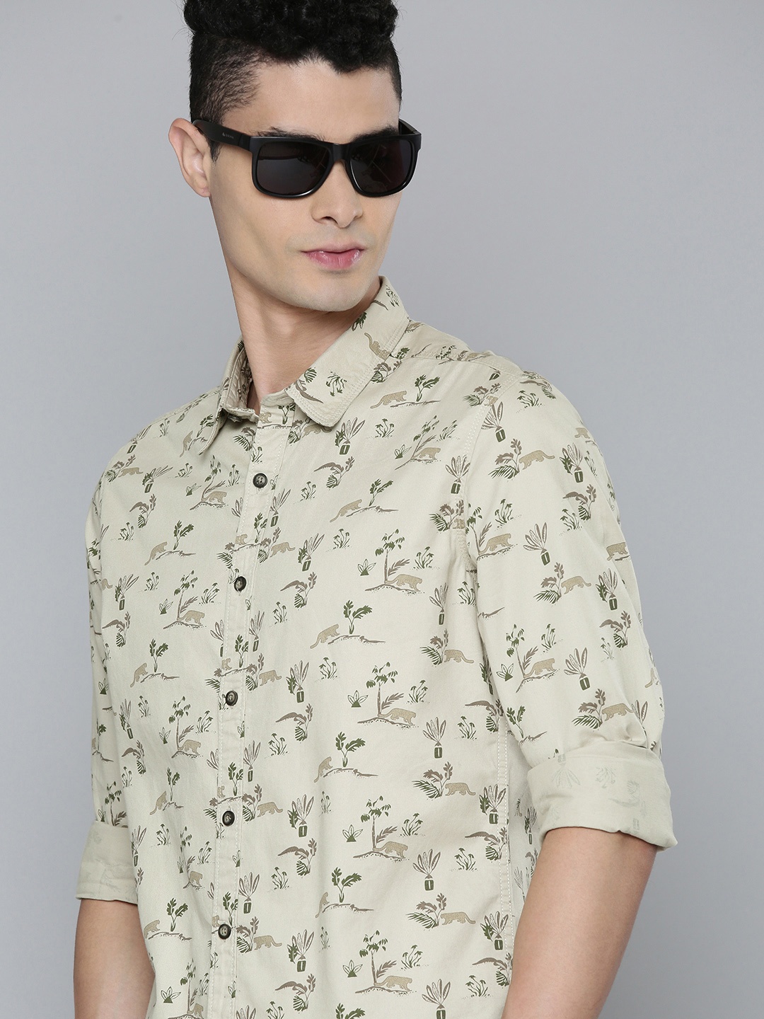 Flying Machine Men Beige Slim Fit Conversational Opaque Printed Pure Cotton Casual Shirt
Flying Machine Men Beige Slim Fit Conversational Opaque Printed Pure Cotton Casual Shirt