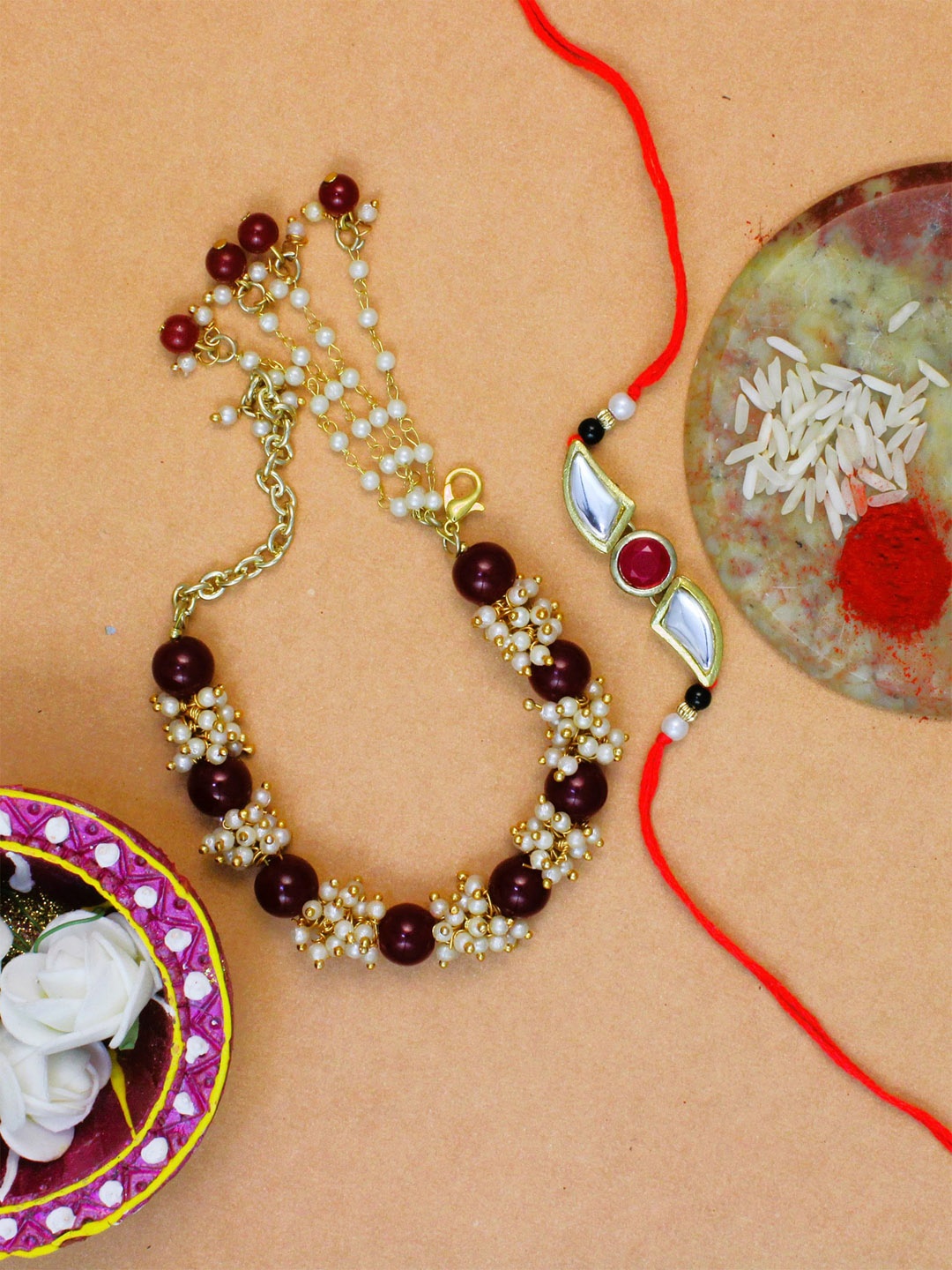 KARATCART Men Set Of 2 Gold-Plated White & Red Kundan-Studded & Beaded Bhaiye Bhabhi Rakhi
KARATCART Men Set Of 2 Gold-Plated White & Red Kundan-Studded & Beaded Bhaiye Bhabhi Rakhi
