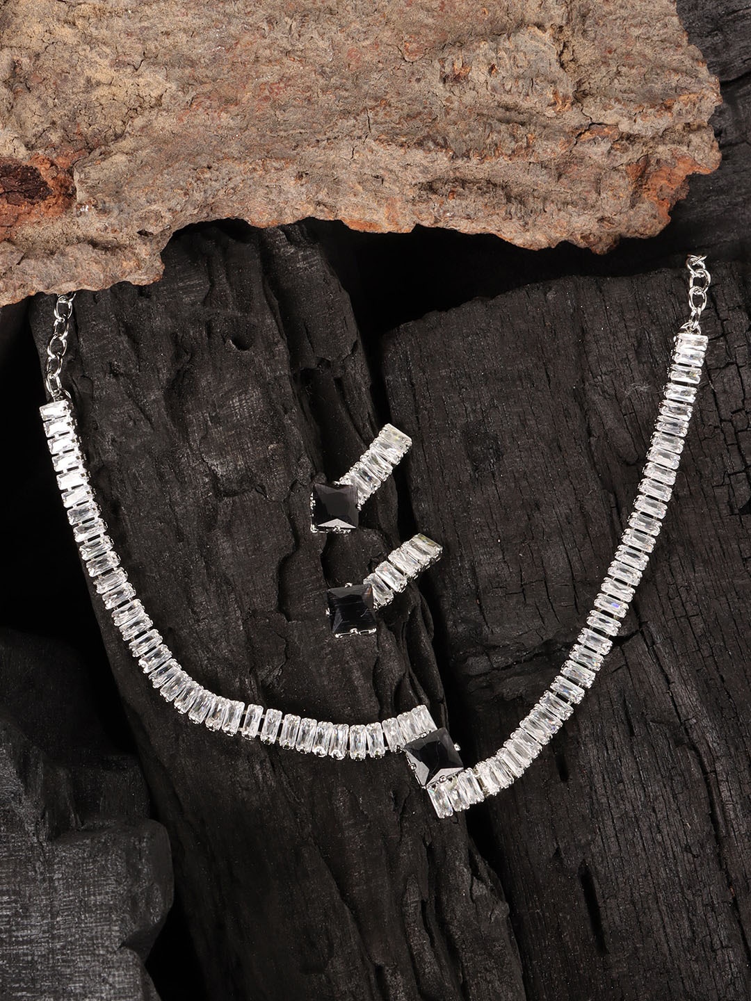 JEWELS GEHNA Rhodium- Plated Silver-Toned Black & White AD Studded & Beaded Jewellery Set
JEWELS GEHNA Rhodium- Plated Silver-Toned Black & White AD Studded & Beaded Jewellery Set