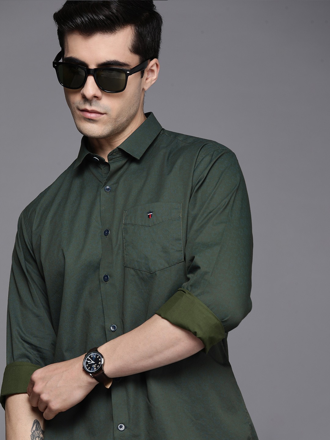 Louis Philippe Sport Men Olive Green Slim Fit Geometric Printed Pure Cotton Casual Shirt
Louis Philippe Sport Men Olive Green Slim Fit Geometric Printed Pure Cotton Casual Shirt