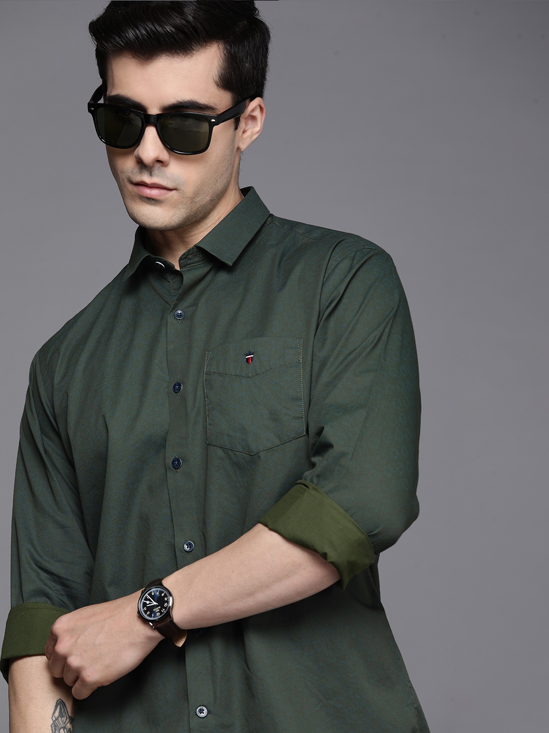 Louis Philippe Sport Men Olive Green Slim Fit Geometric Printed Pure Cotton Casual Shirt
Louis Philippe Sport Men Olive Green Slim Fit Geometric Printed Pure Cotton Casual Shirt