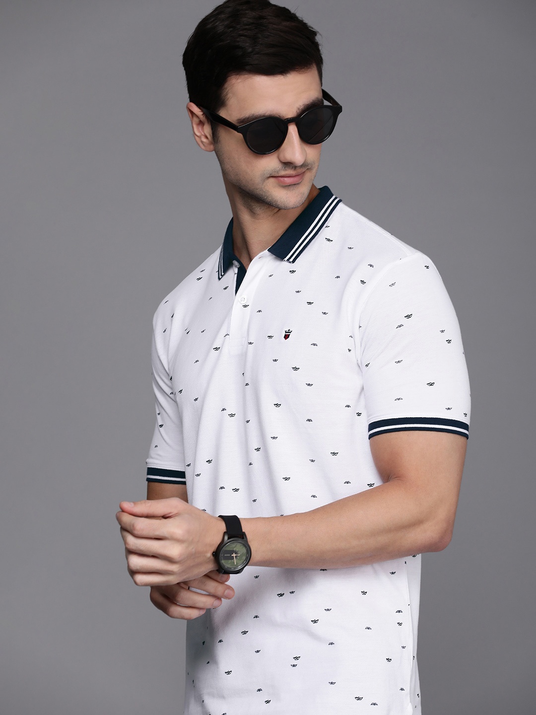 Louis Philippe Jeans Men White & Navy Blue Polo Collar Slim Fit Pure Cotton Casual T-shirt
Louis Philippe Jeans Men White & Navy Blue Polo Collar Slim Fit Pure Cotton Casual T-shirt