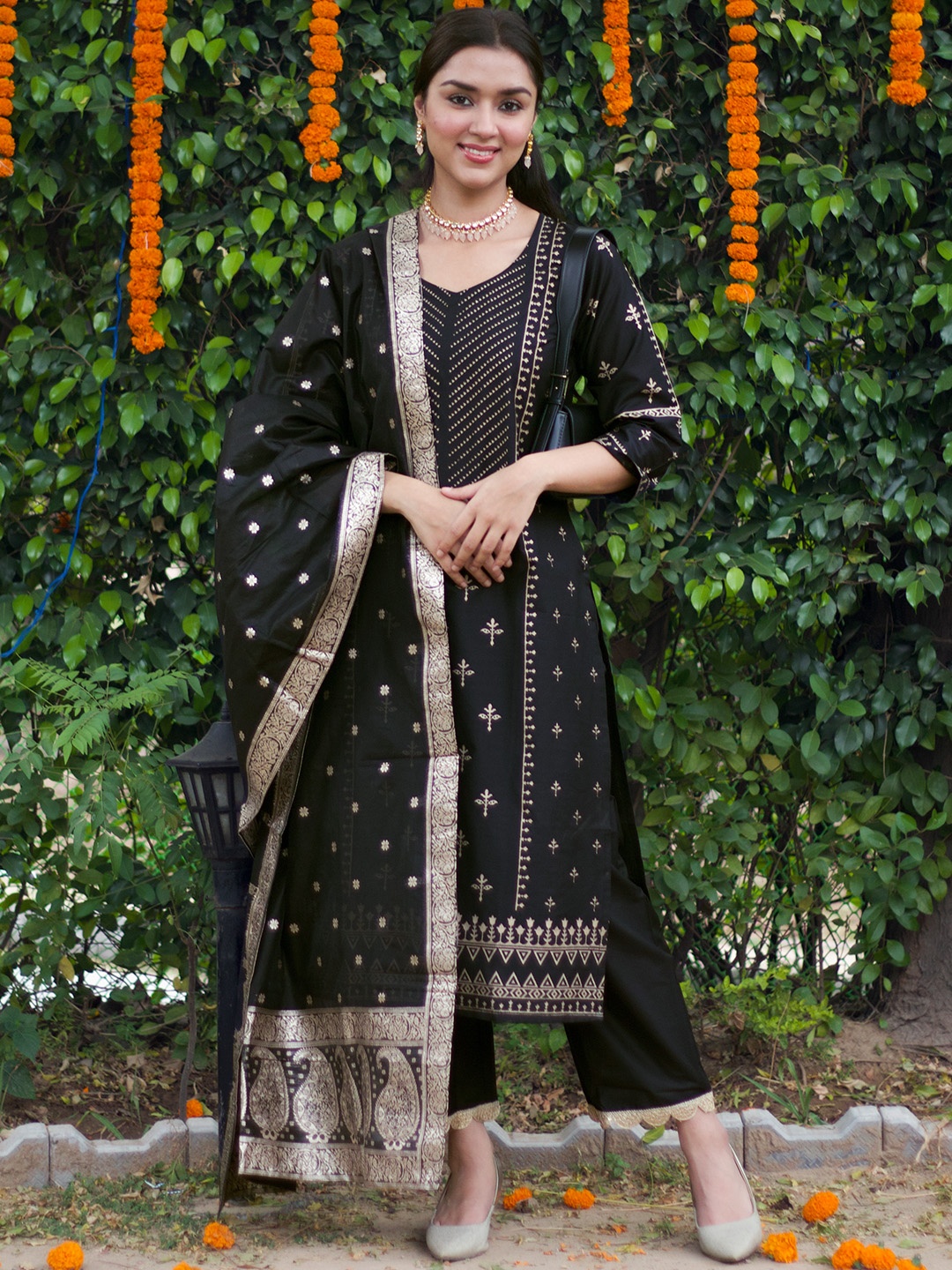 Libas Women Black Ethnic Motifs Printed Chanderi Silk Kurta with Trousers & With Dupatta
Libas Women Black Ethnic Motifs Printed Chanderi Silk Kurta with Trousers & With Dupatta