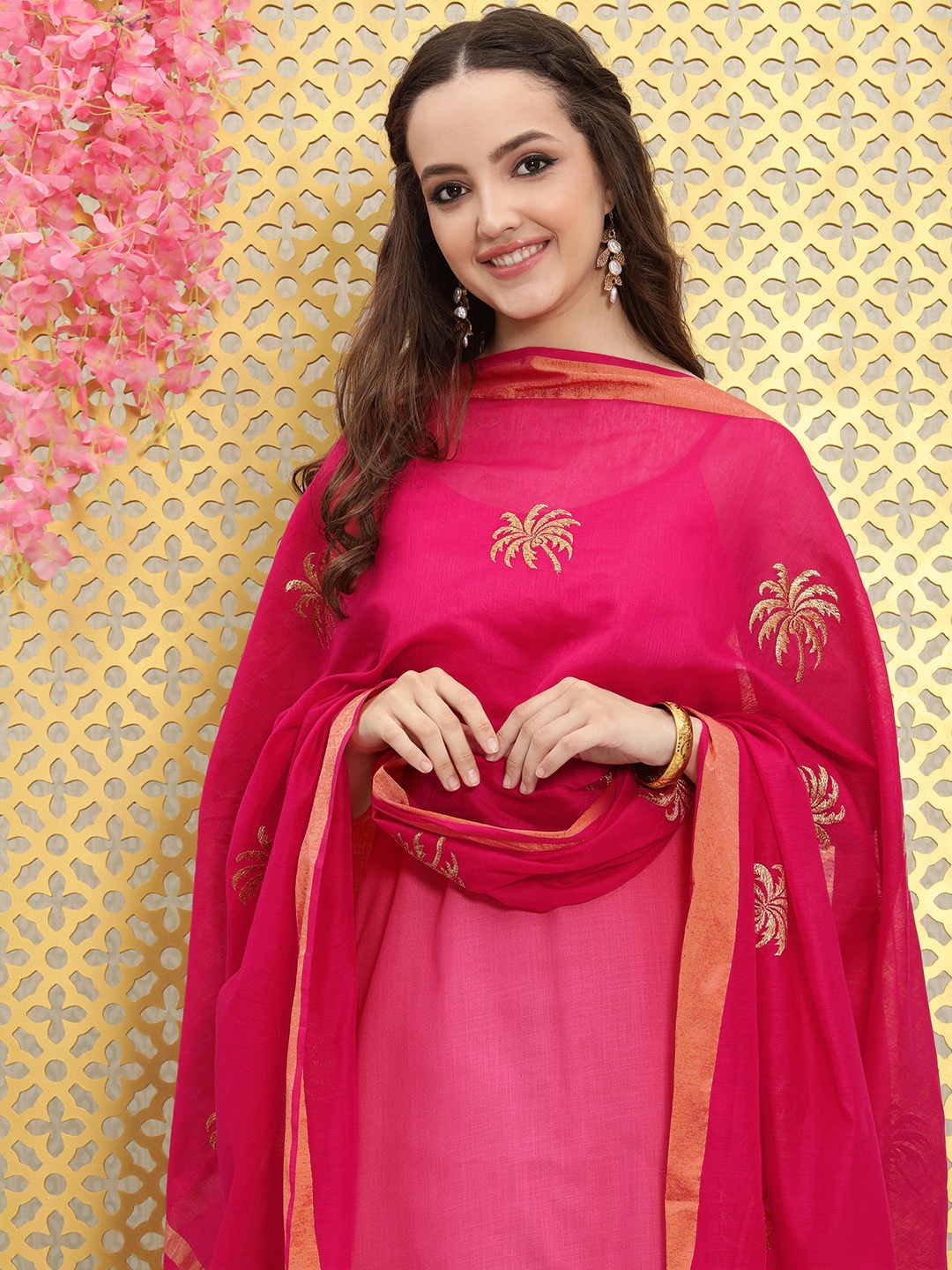Ode by House of Pataudi Pink & Gold-Toned Ethnic Motifs Embroidered Dupatta with Zari
Ode by House of Pataudi Pink & Gold-Toned Ethnic Motifs Embroidered Dupatta with Zari