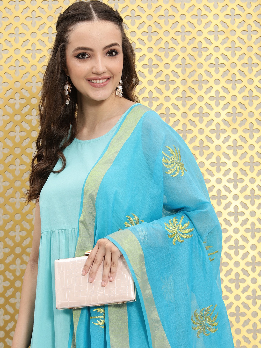 Ode by House of Pataudi Blue & Gold-Toned Ethnic Motifs Embroidered Dupatta with Zari
Ode by House of Pataudi Blue & Gold-Toned Ethnic Motifs Embroidered Dupatta with Zari