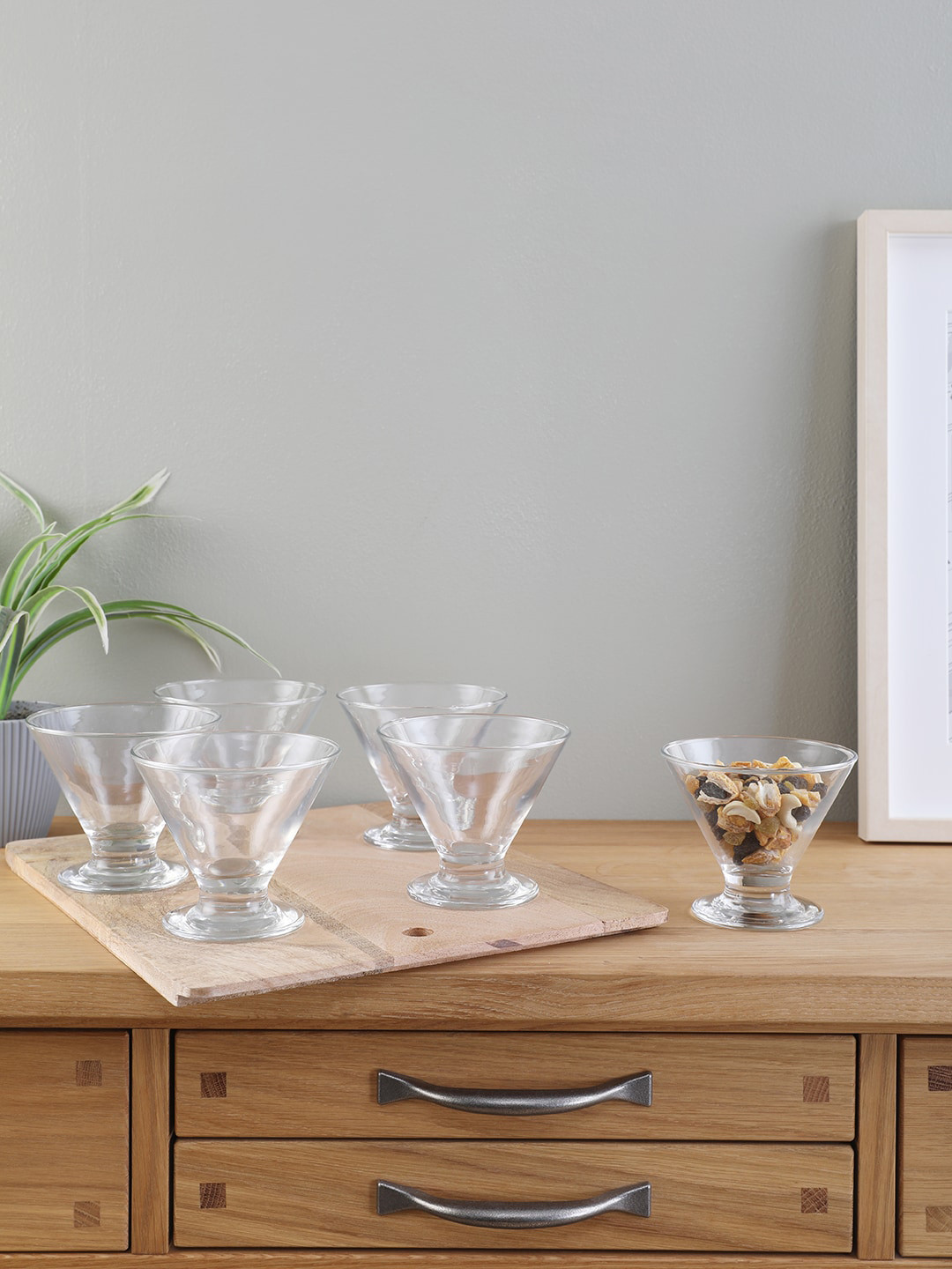 HomeTown Set of 6 Glass Conical Dessert Bowls, Transparent
HomeTown Set of 6 Glass Conical Dessert Bowls, Transparent