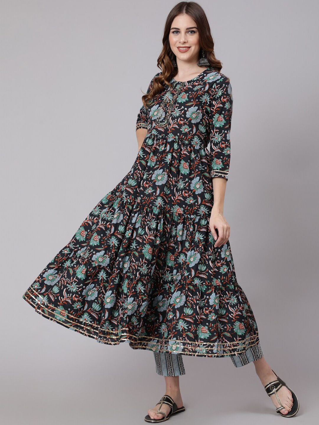 GLAM ROOTS Women Black Floral Printed Tiered Gotta Patti Pure Cotton Kurti with Trousers
GLAM ROOTS Women Black Floral Printed Tiered Gotta Patti Pure Cotton Kurti with Trousers
