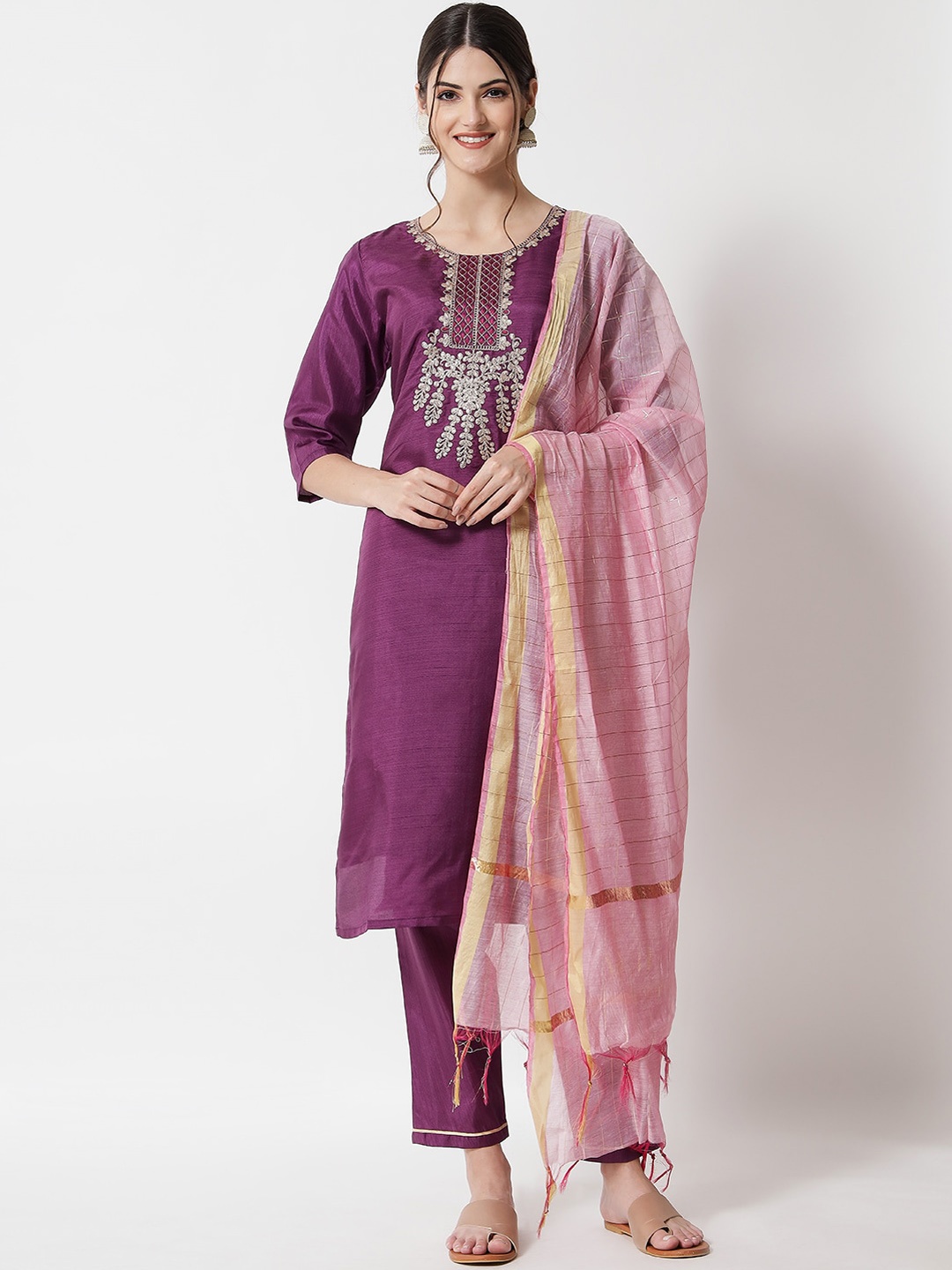 VredeVogel Women Purple Ethnic Motifs Yoke Design Thread Work Kurta with Trousers & With Dupatta
VredeVogel Women Purple Ethnic Motifs Yoke Design Thread Work Kurta with Trousers & With Dupatta