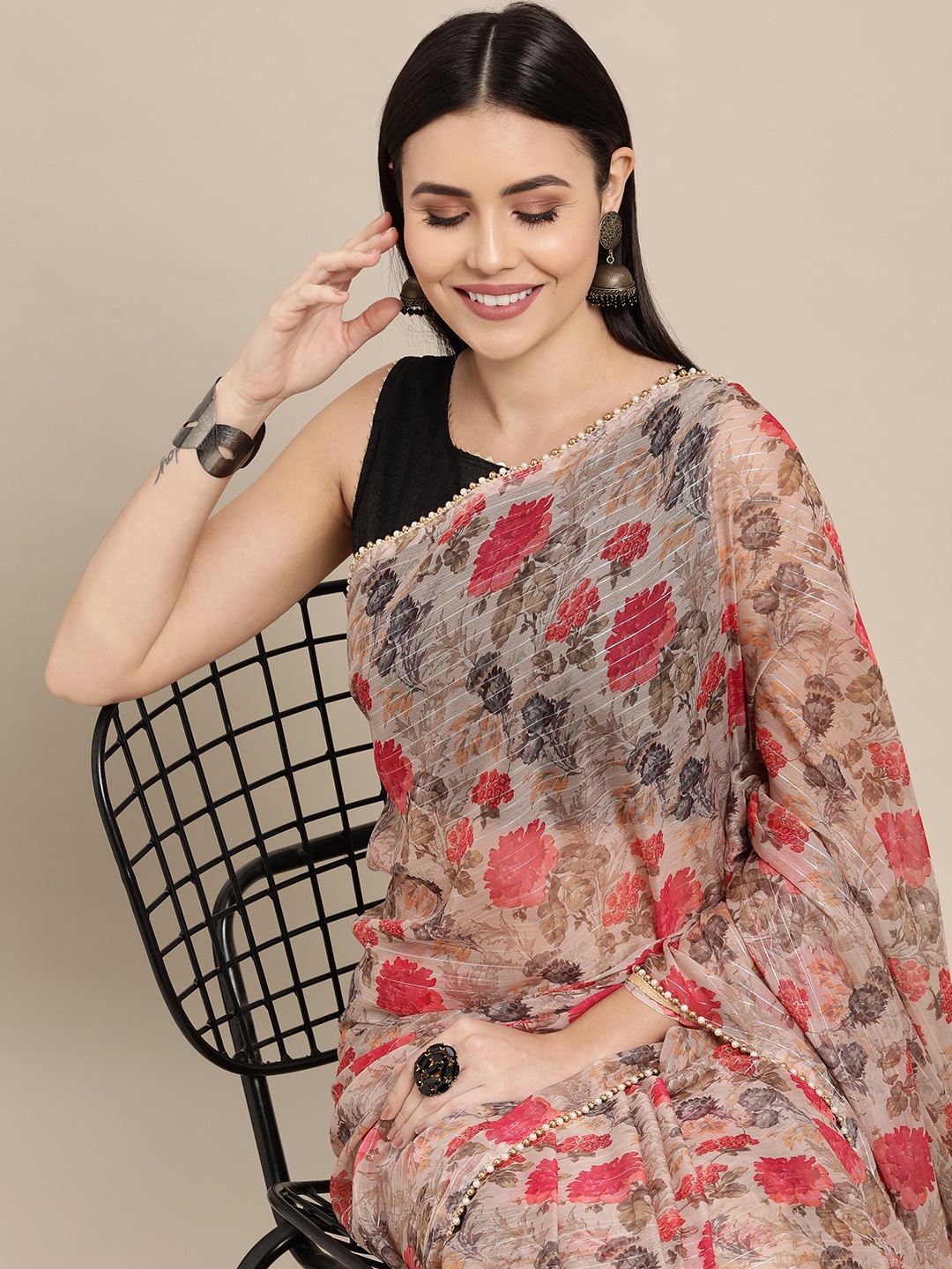 LOOKNBOOK ART Beige & Pink Floral Embellished Border Chiffon Silk Blend Saree with Blouse
LOOKNBOOK ART Beige & Pink Floral Embellished Border Chiffon Silk Blend Saree with Blouse