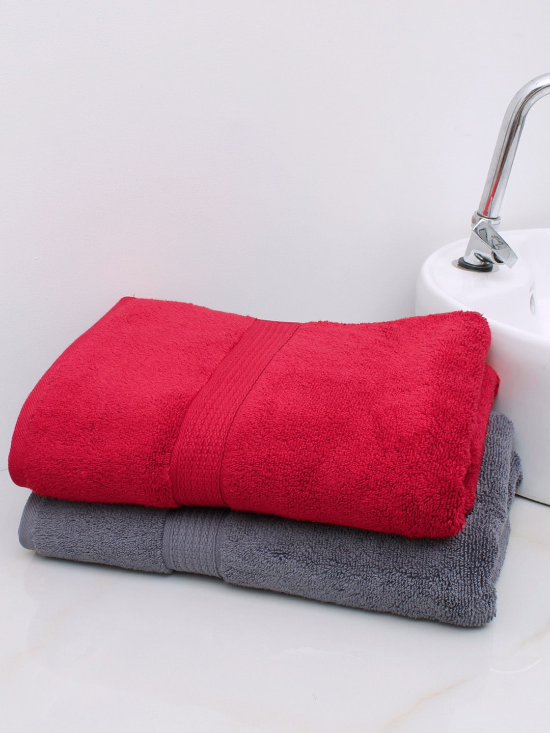 AVI Living Set Of 2 Solid 550 GSM Pure Cotton Bath Towels, Red