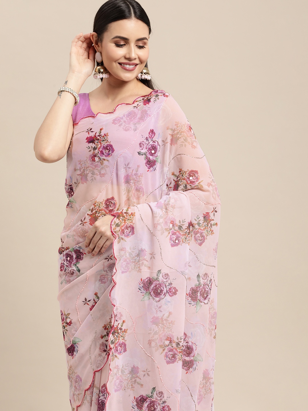 VASTRANAND Lavender Floral Printed Sequined Scalloped Edge Organza Saree with Blouse
VASTRANAND Lavender Floral Printed Sequined Scalloped Edge Organza Saree with Blouse