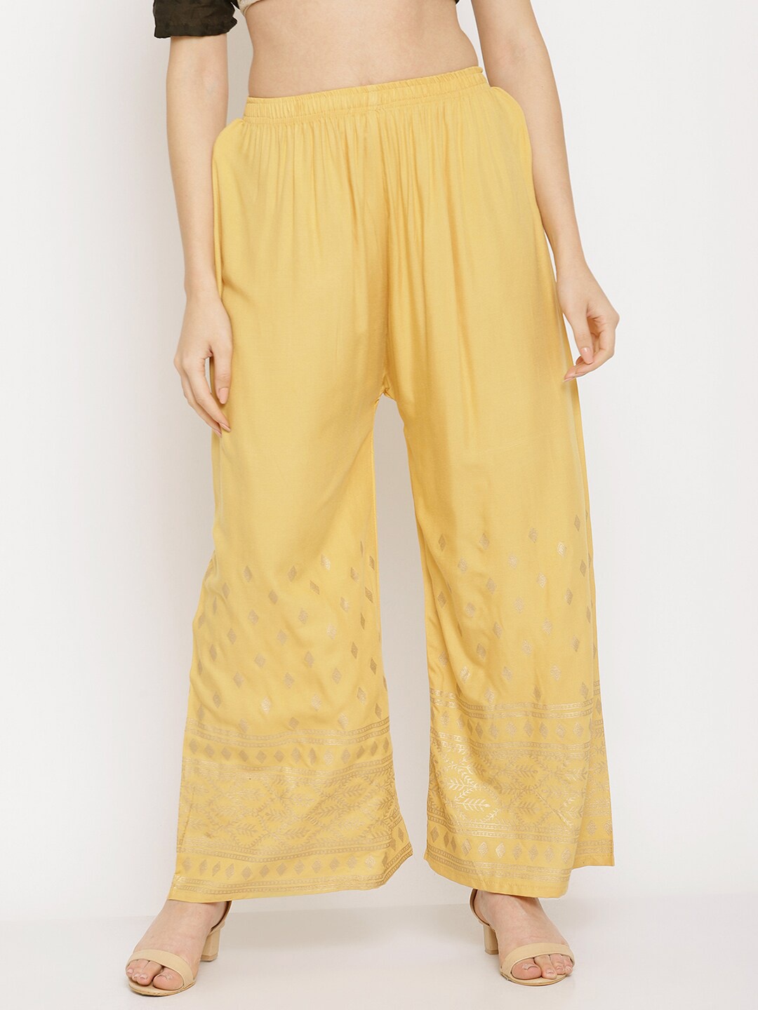 Miaz Lifestyle Women Peach-Coloured & Gold-Toned Ethnic Motifs Printed Knitted Palazzos
Miaz Lifestyle Women Peach-Coloured & Gold-Toned Ethnic Motifs Printed Knitted Palazzos