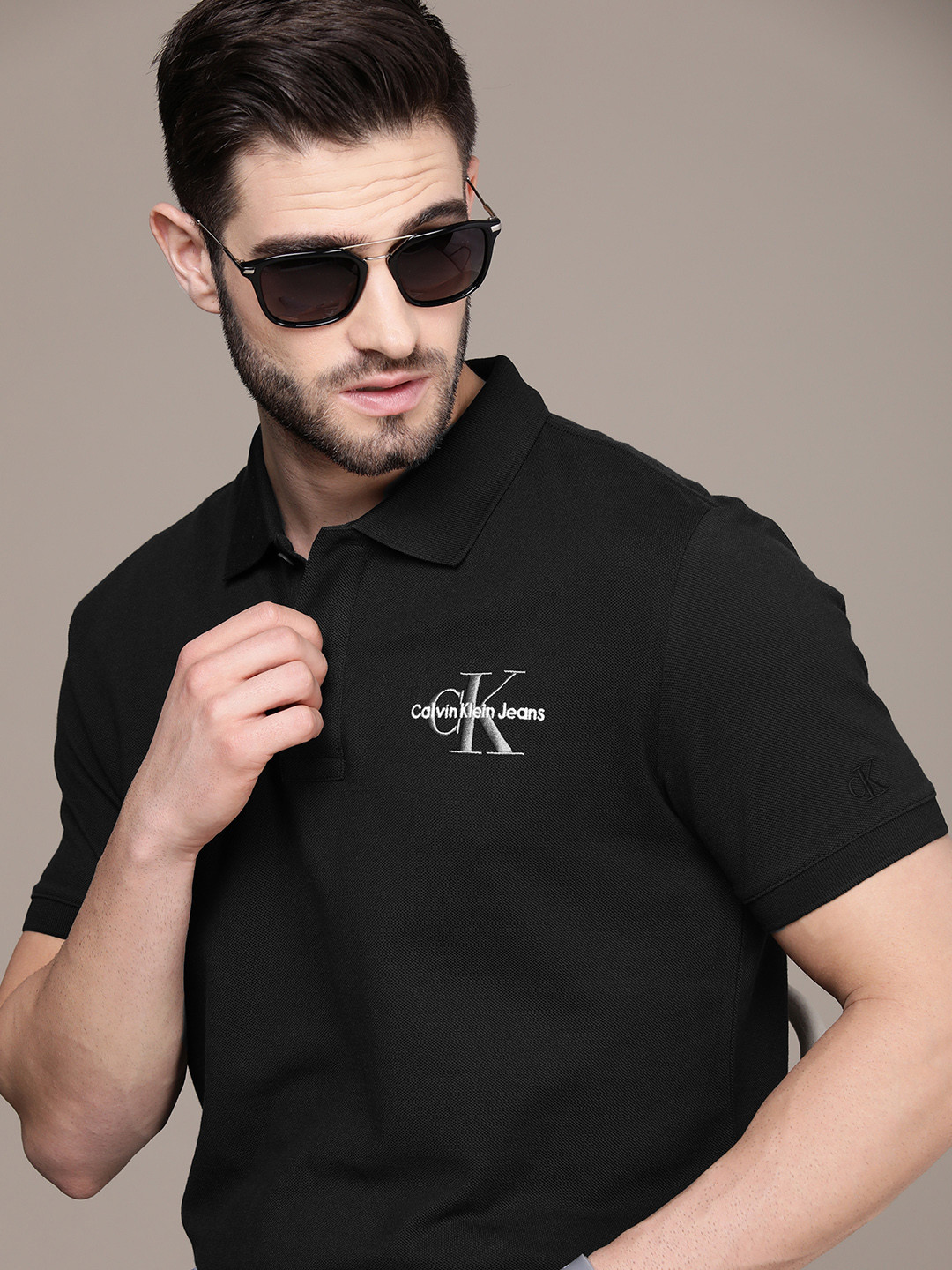 Calvin Klein Jeans Men Black Brand Logo Polo Collar Slim Fit Pure Cotton Casual T-shirt
Calvin Klein Jeans Men Black Brand Logo Polo Collar Slim Fit Pure Cotton Casual T-shirt
