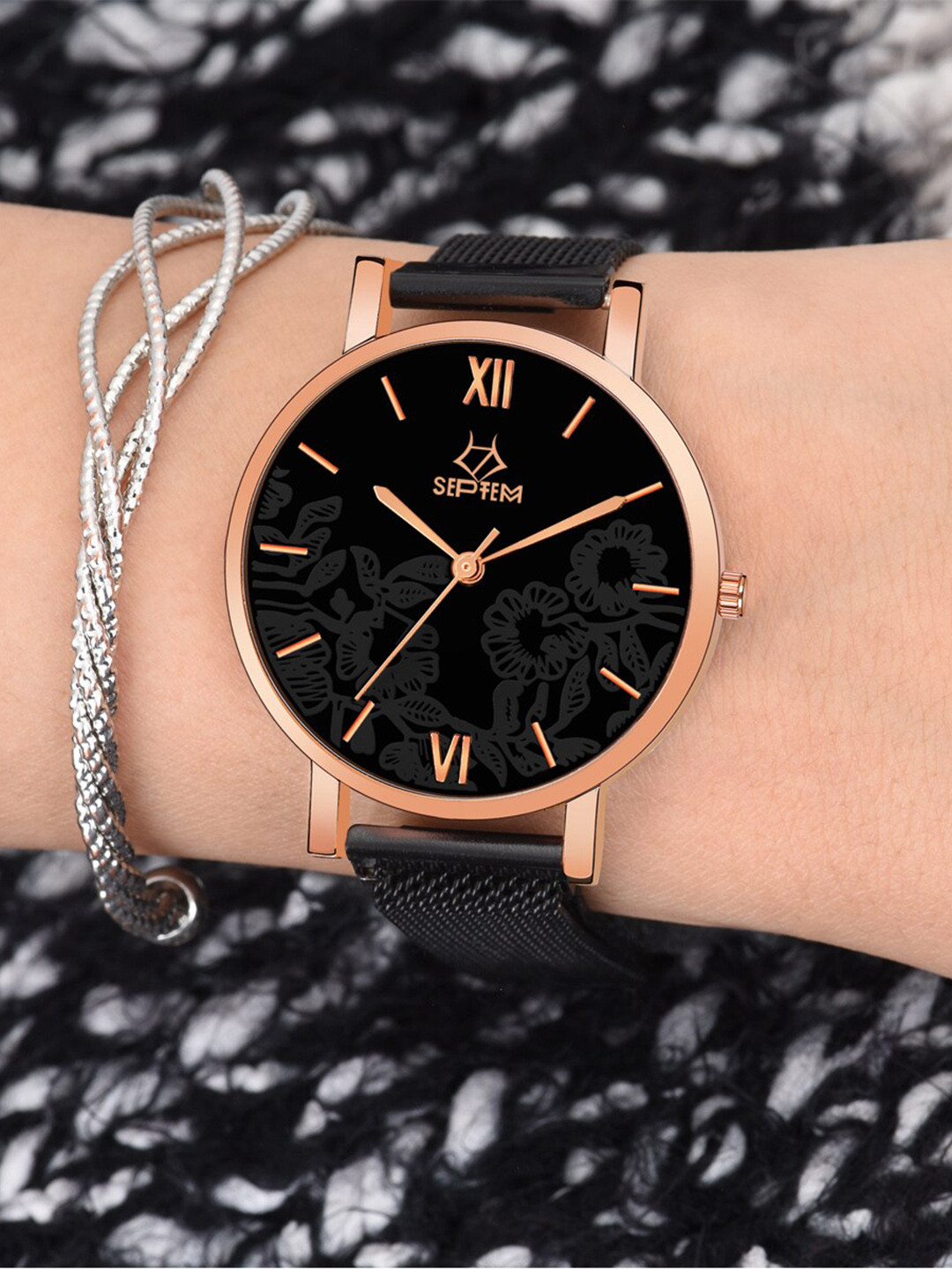 Septem Women Black Embellished Dial & Black Stainless Steel Bracelet Style Straps Analogue Watch
Septem Women Black Embellished Dial & Black Stainless Steel Bracelet Style Straps Analogue Watch