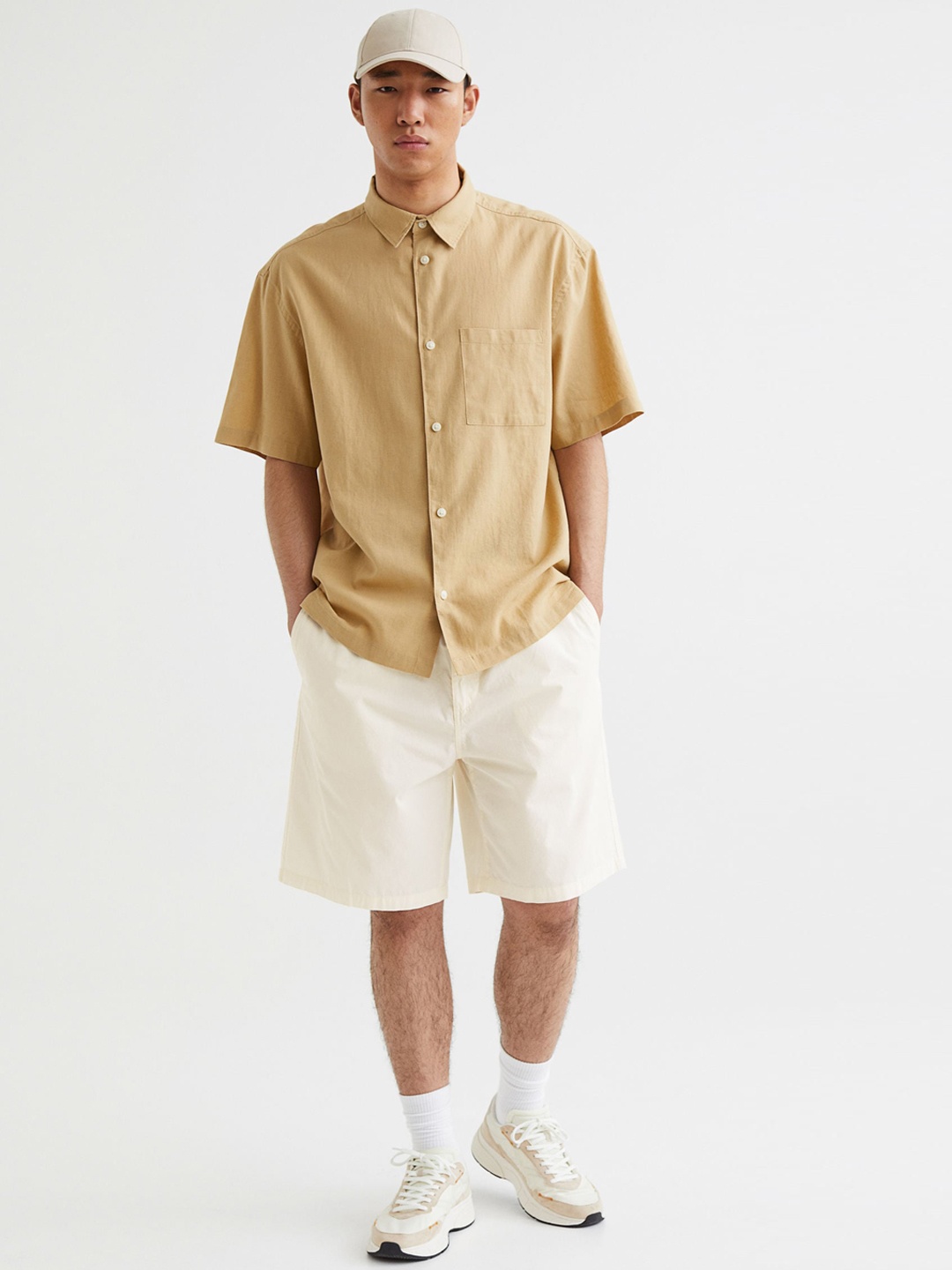 H&M Men White Relaxed Fit Cotton shorts