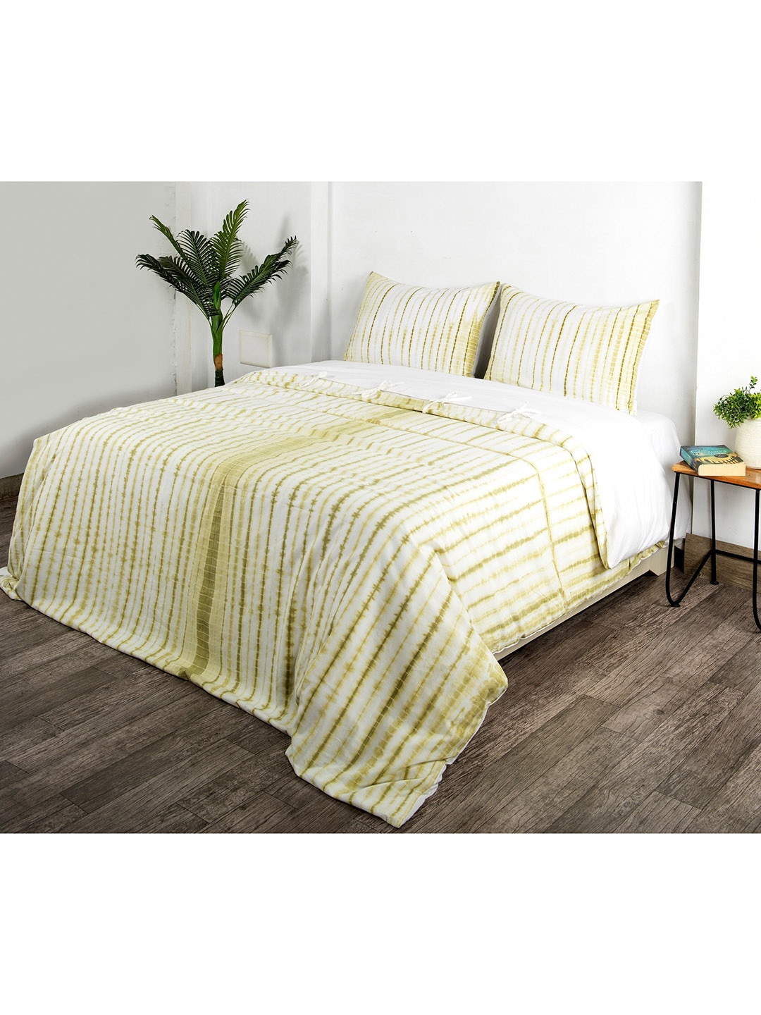 HANDICRAFT PALACE White & Green Tie- Dye Printed 300 TC Cotton Duvet Cover With 2 Pillow Covers
HANDICRAFT PALACE White & Green Tie- Dye Printed 300 TC Cotton Duvet Cover With 2 Pillow Covers