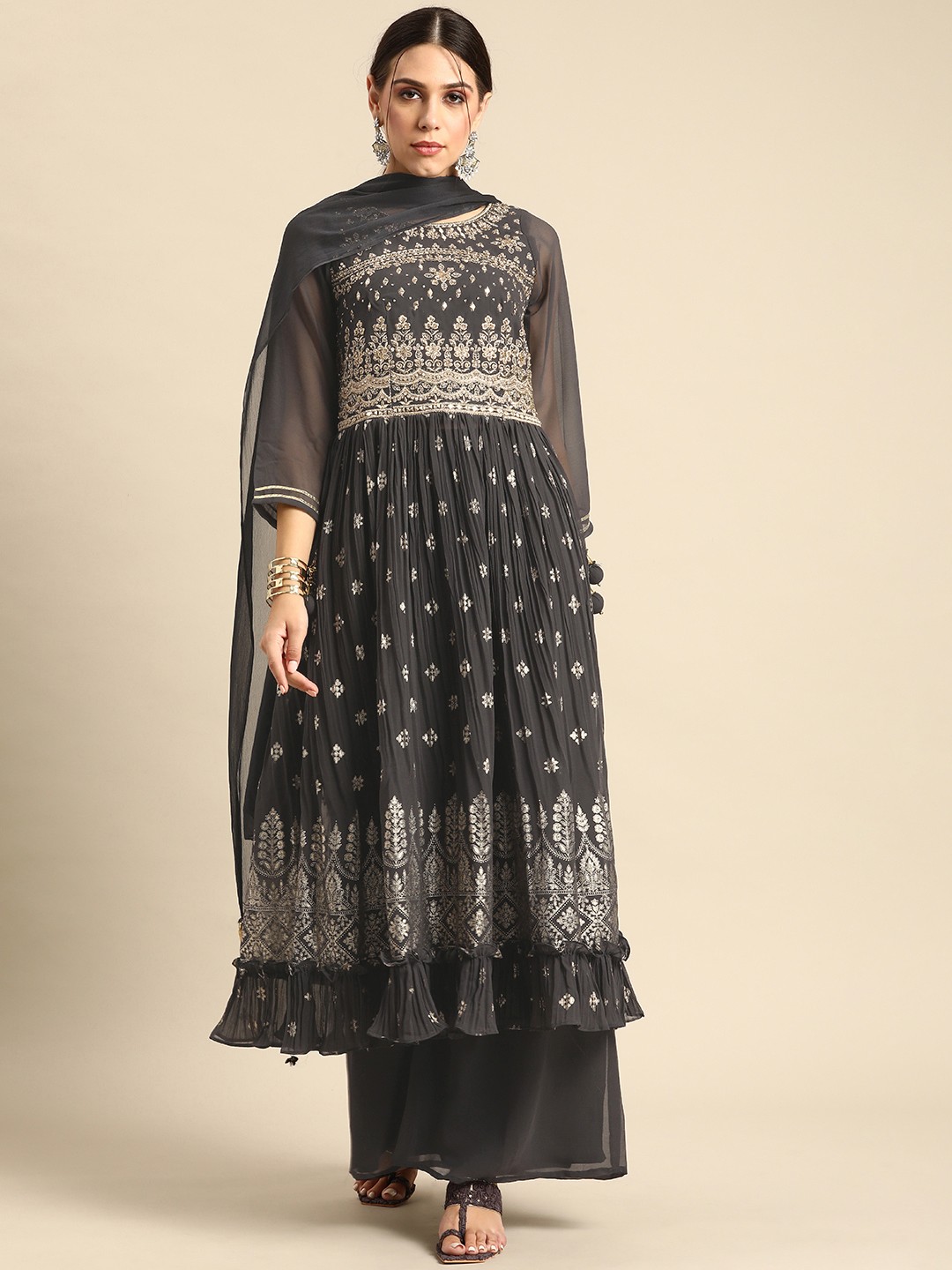 Anouk Charcoal Grey & Gold Ethnic Foil Print Pleated Straight Kurta Palazzos Dupatta
Anouk Charcoal Grey & Gold Ethnic Foil Print Pleated Straight Kurta Palazzos Dupatta