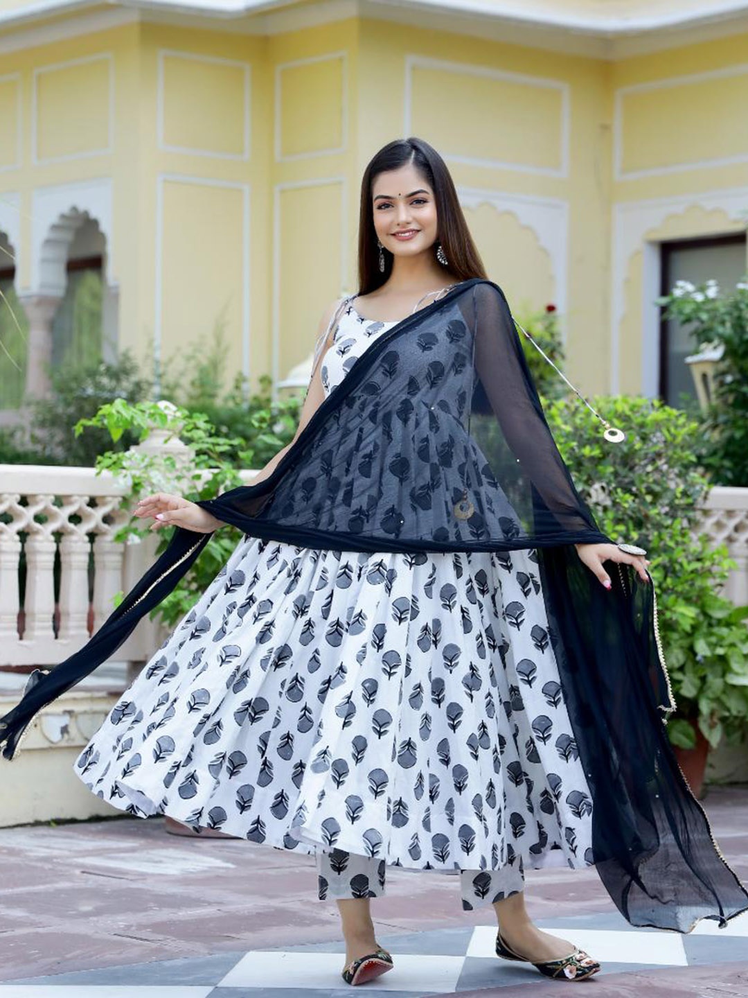 Baisacrafts Women White Dabu Handblock Printed Pure Cotton Kurta & Trousers With Dupatta
Baisacrafts Women White Dabu Handblock Printed Pure Cotton Kurta & Trousers With Dupatta
